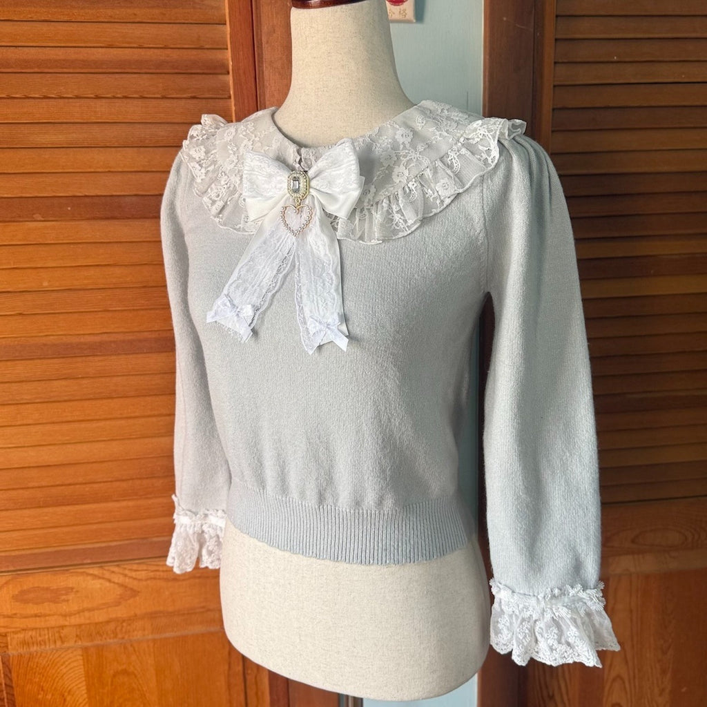 Evelyn J-Fashion Gyaru Jirai Coquette Cropped Gray & White Lace Sweater Top S