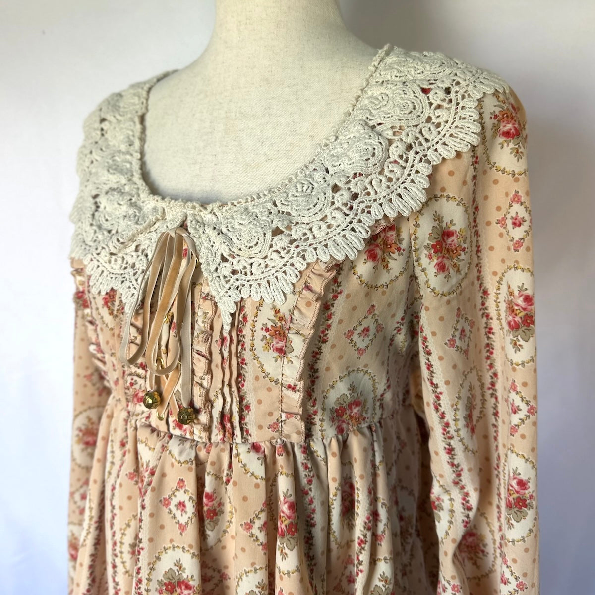 Liz Lisa J-fashion Victorian Rose Cameo Wide Lace Collar Pink Dress S-M