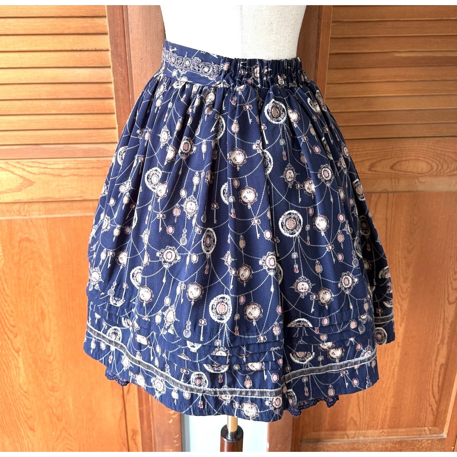 Axes Femme Lolita EGL Victorian Kawaii Dollcore Dark Blue Medallion Skirt M
