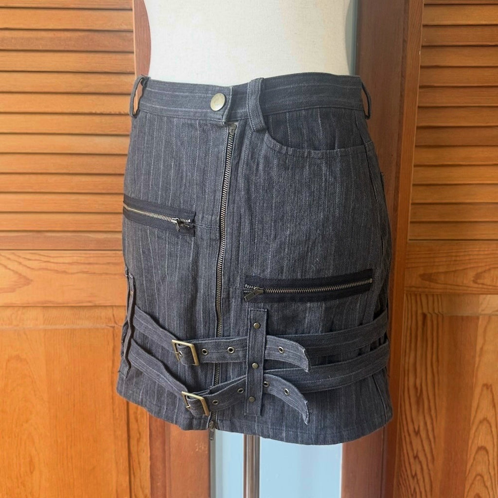 J-fashion Gyaru Black Peace Now Goth Punk Emo Harajuku Gray Belt Mini Skirt S-M