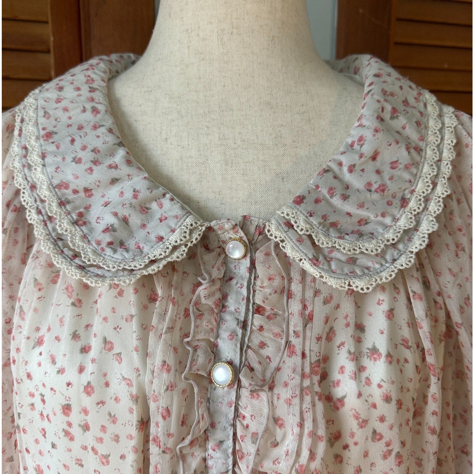 Whimsigoth Victorian J-fashion Lolita Jirai Ivory Pink Rose Wide Collar Shirt M