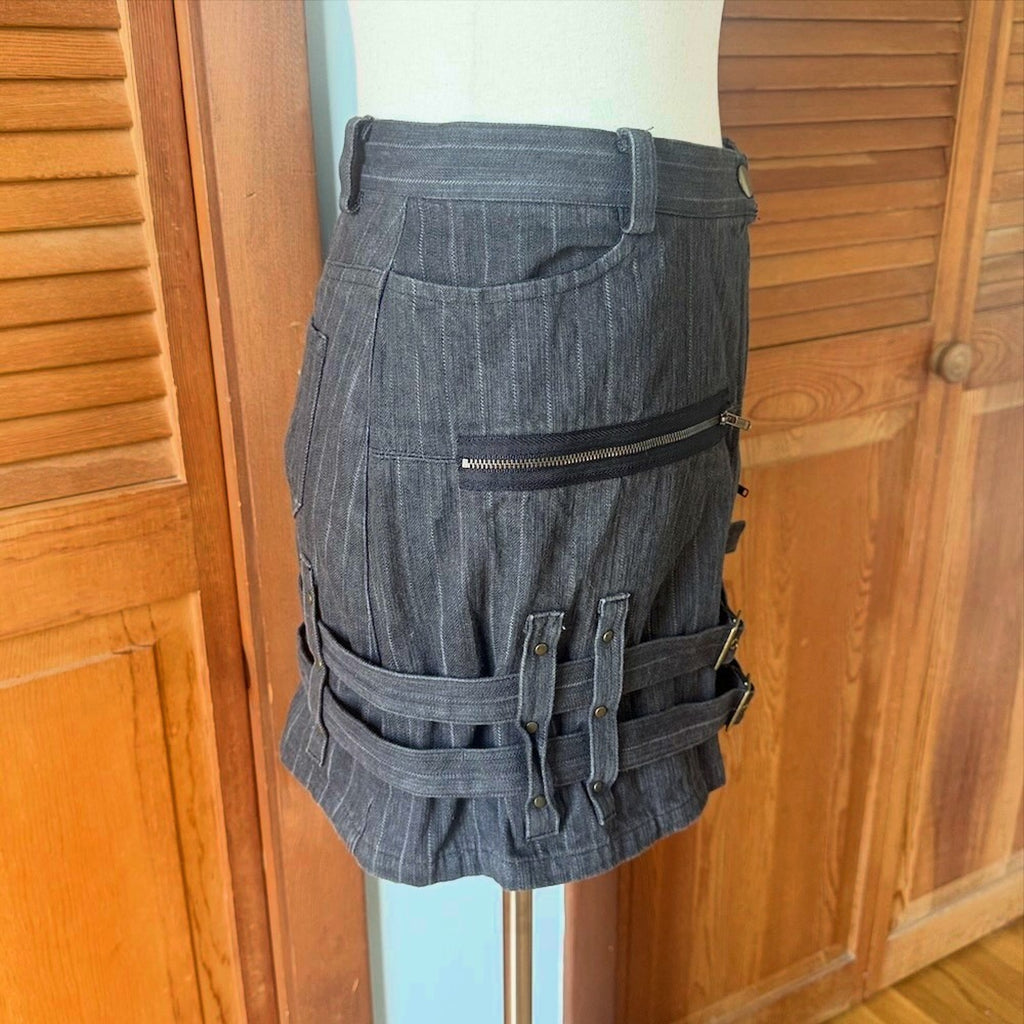 J-fashion Gyaru Black Peace Now Goth Punk Emo Harajuku Gray Belt Mini Skirt S-M