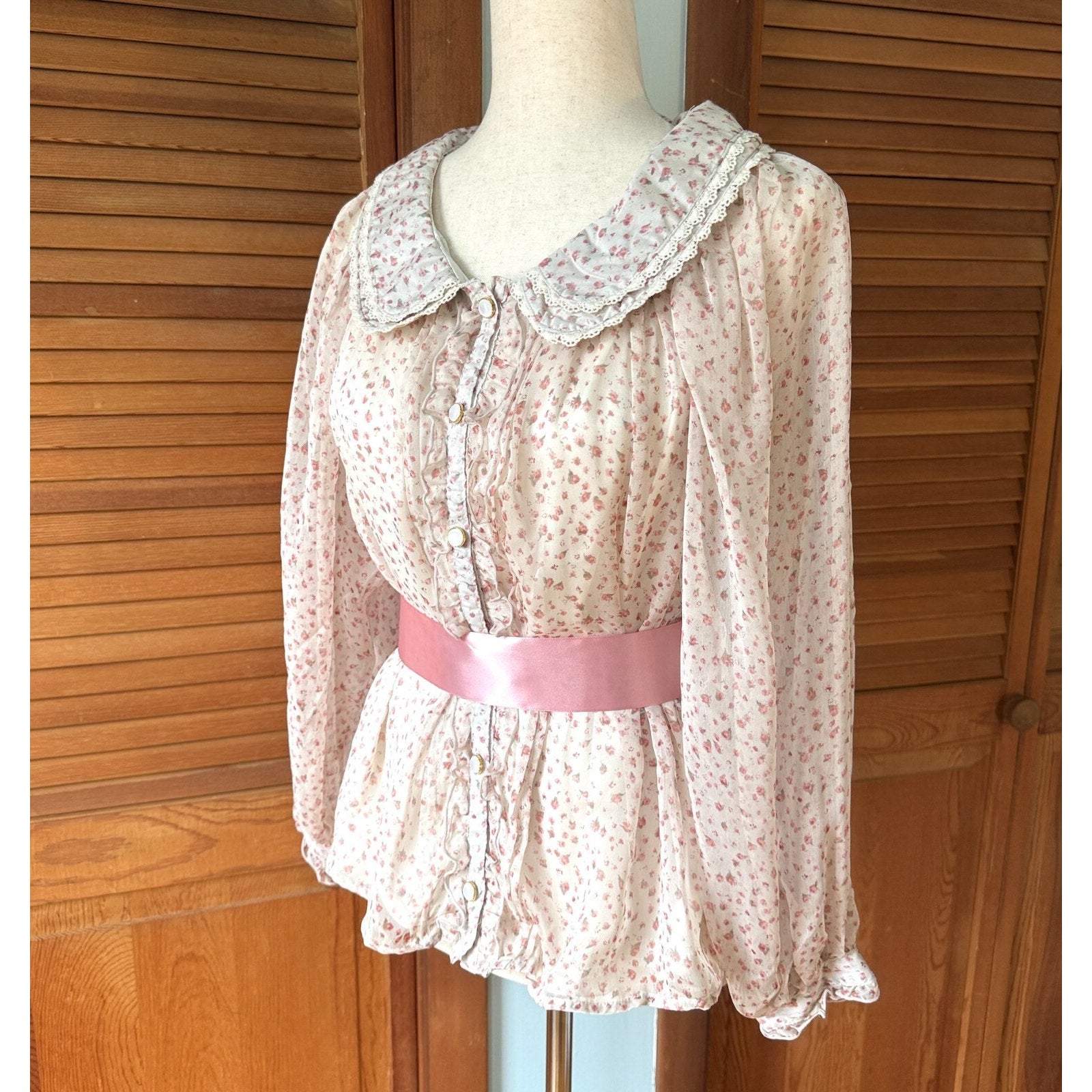 Whimsigoth Victorian J-fashion Lolita Jirai Ivory Pink Rose Wide Collar Shirt M