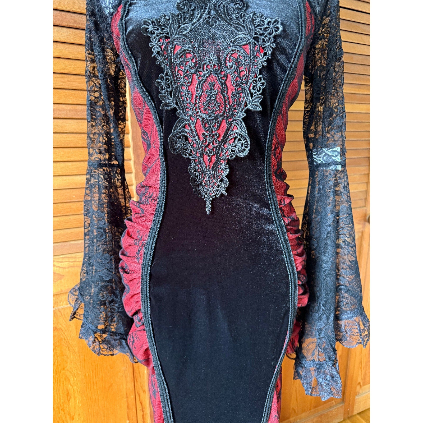 Gothic Victorian Vampire Bloody Garden of Delight Black & Red Lace Velvet Gown L