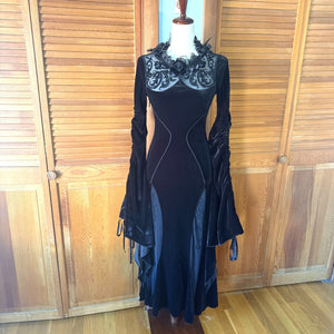 Devil Fashion Gothic Victorian Vampire Cruel Mistress Black Velvet Gown