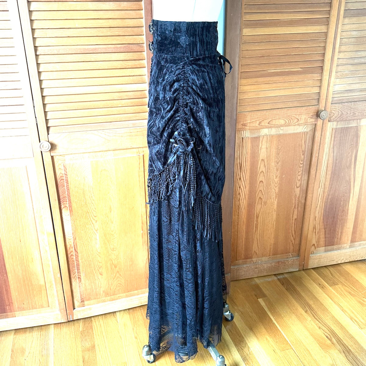 Devil Fashion Gothic Victorian High Waist Rose Velvet Aristocrat Skirt