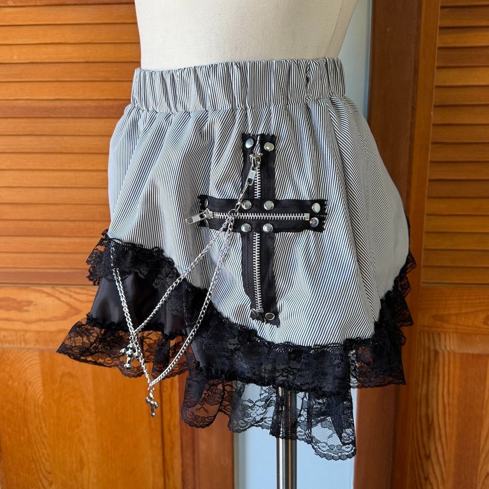 ACDC Rag Lolita EGL Goth Punk Emo Gray Black Zipper Cross Chain Lace Trim Skirt