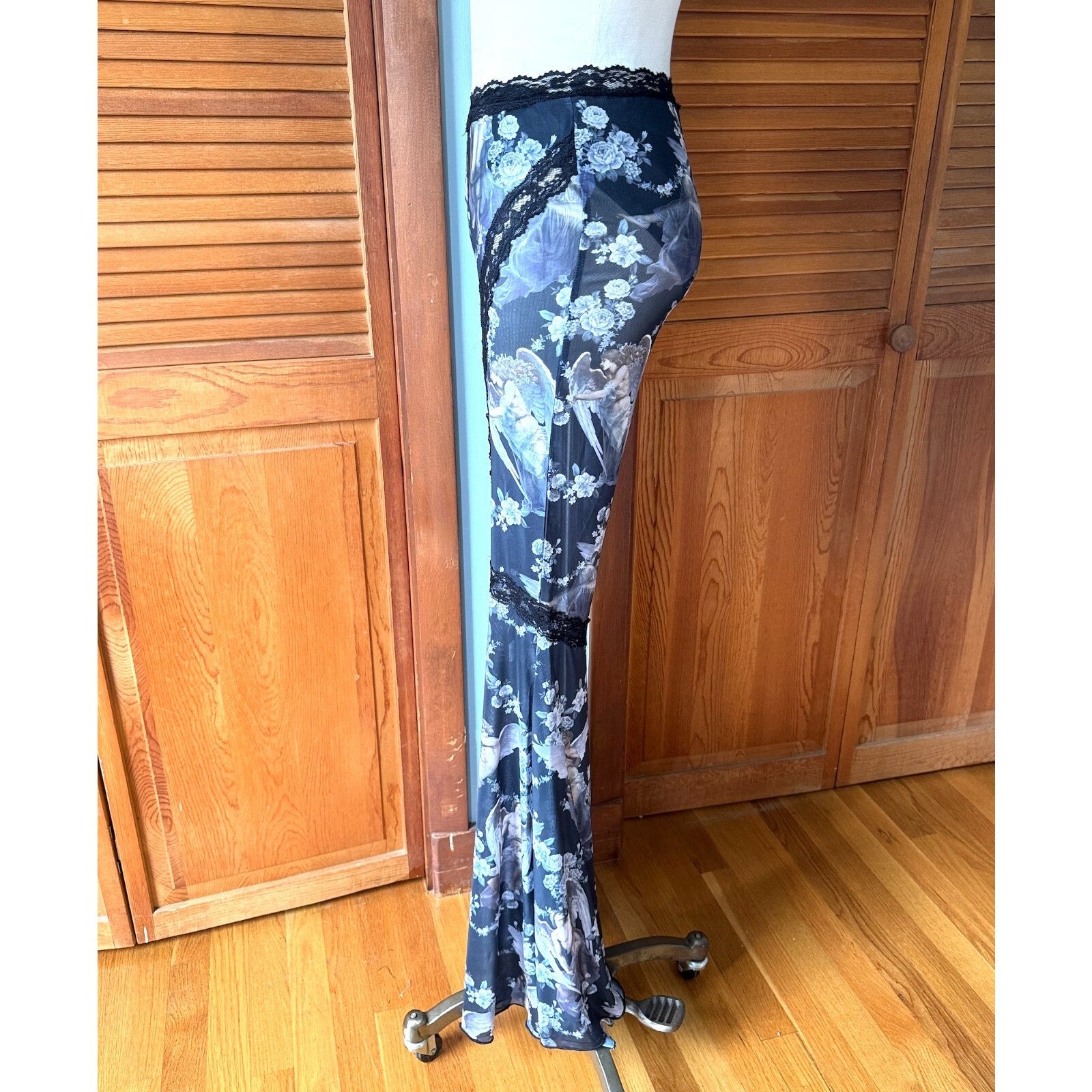 Dolls Kill Gothic Victorian Come My Sweet Angle Flower Lace Flares Leggings