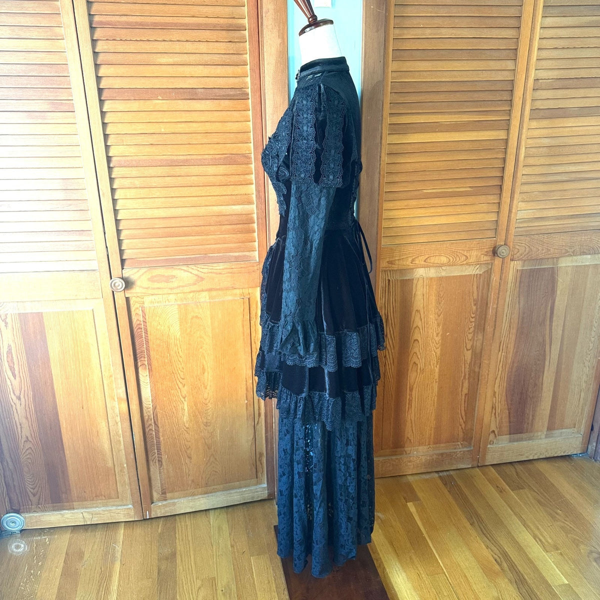 Dark In Love Gothic Victorian Lolita Princess Romantic Black Velvet Dress