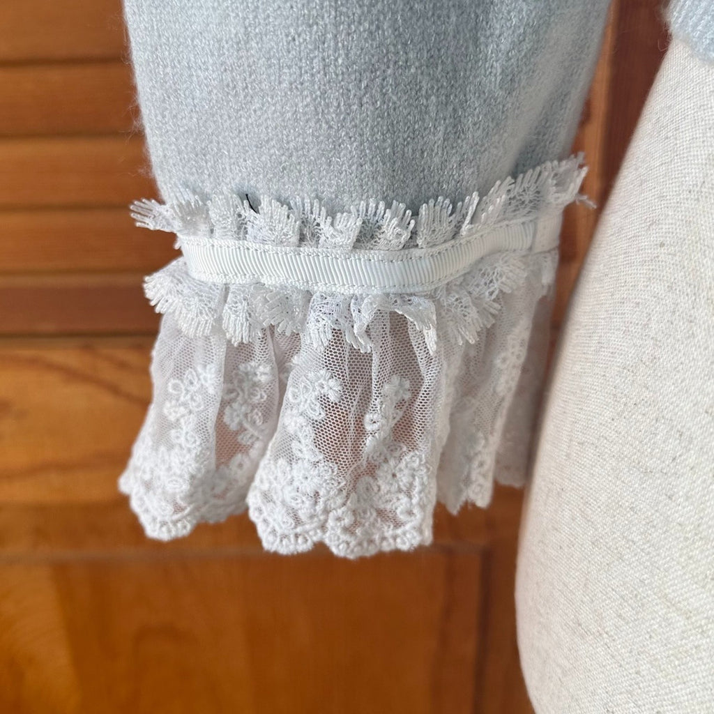 Evelyn J-Fashion Gyaru Jirai Coquette Cropped Gray & White Lace Sweater Top S