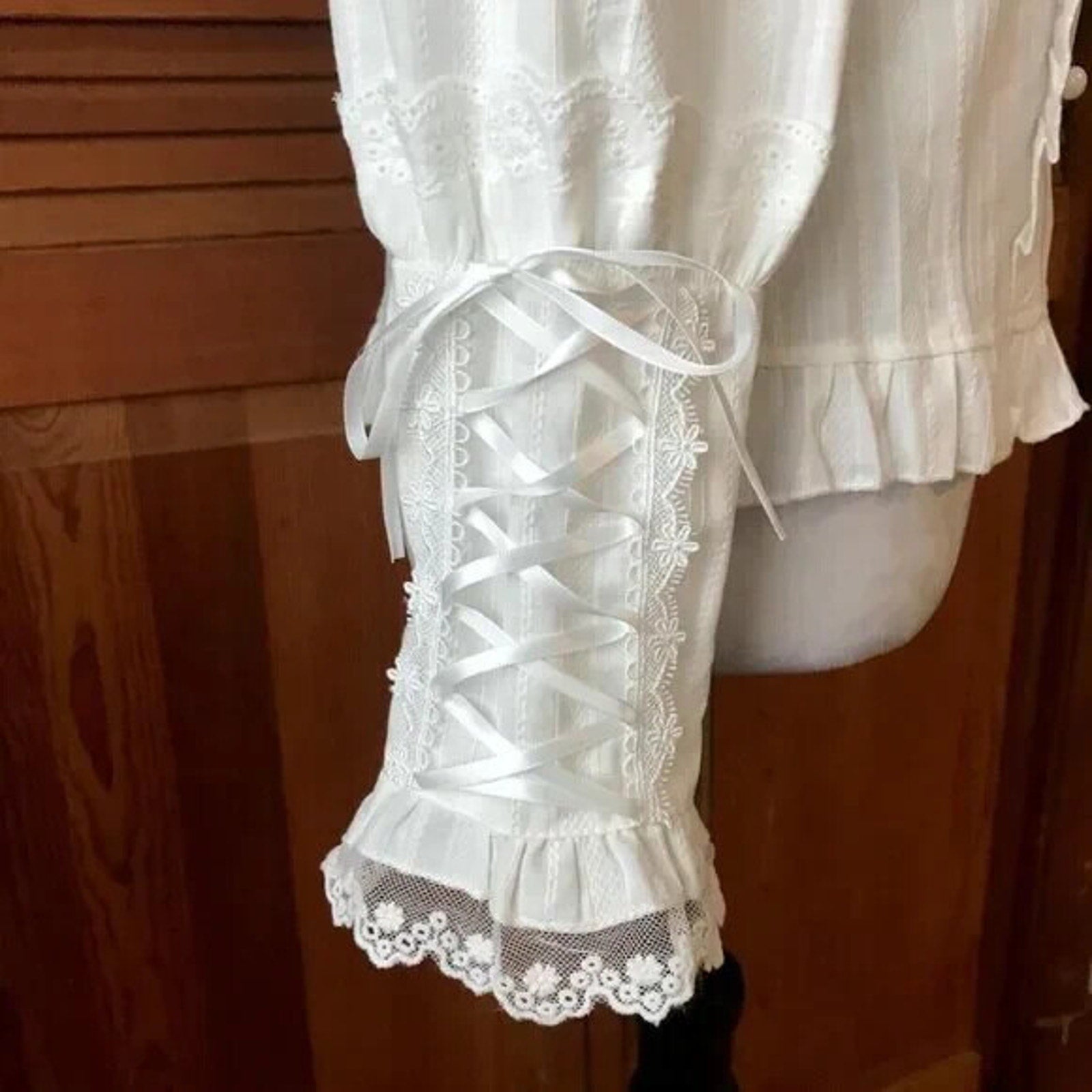 Gothic Lolita Victorian Ivory White Heart Trim Lace Up Sleeves Shirt w/ Bow L