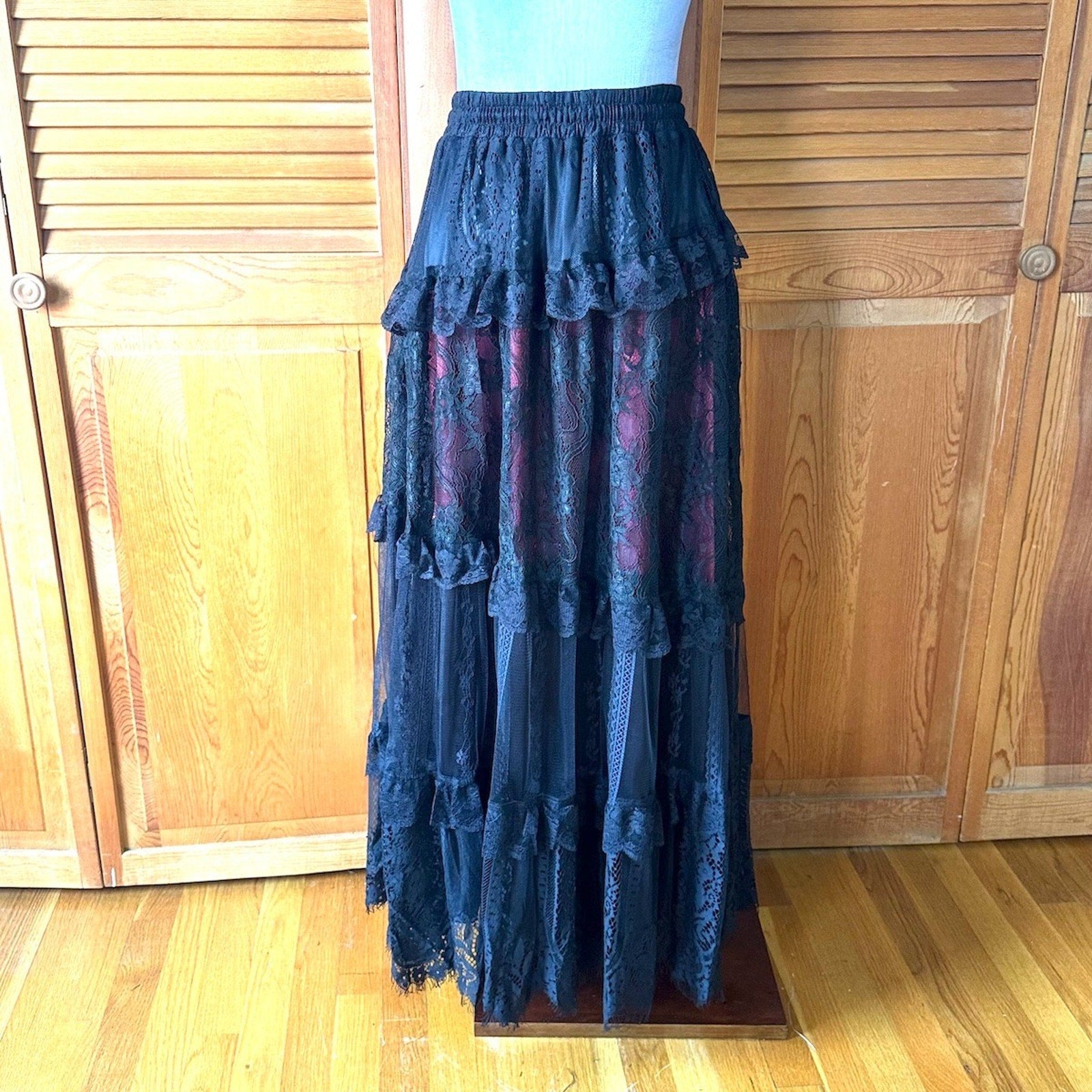 Dark in Love Gothic Victorian Vampire Visual kei Black & Red Lace Ruffle Skirt