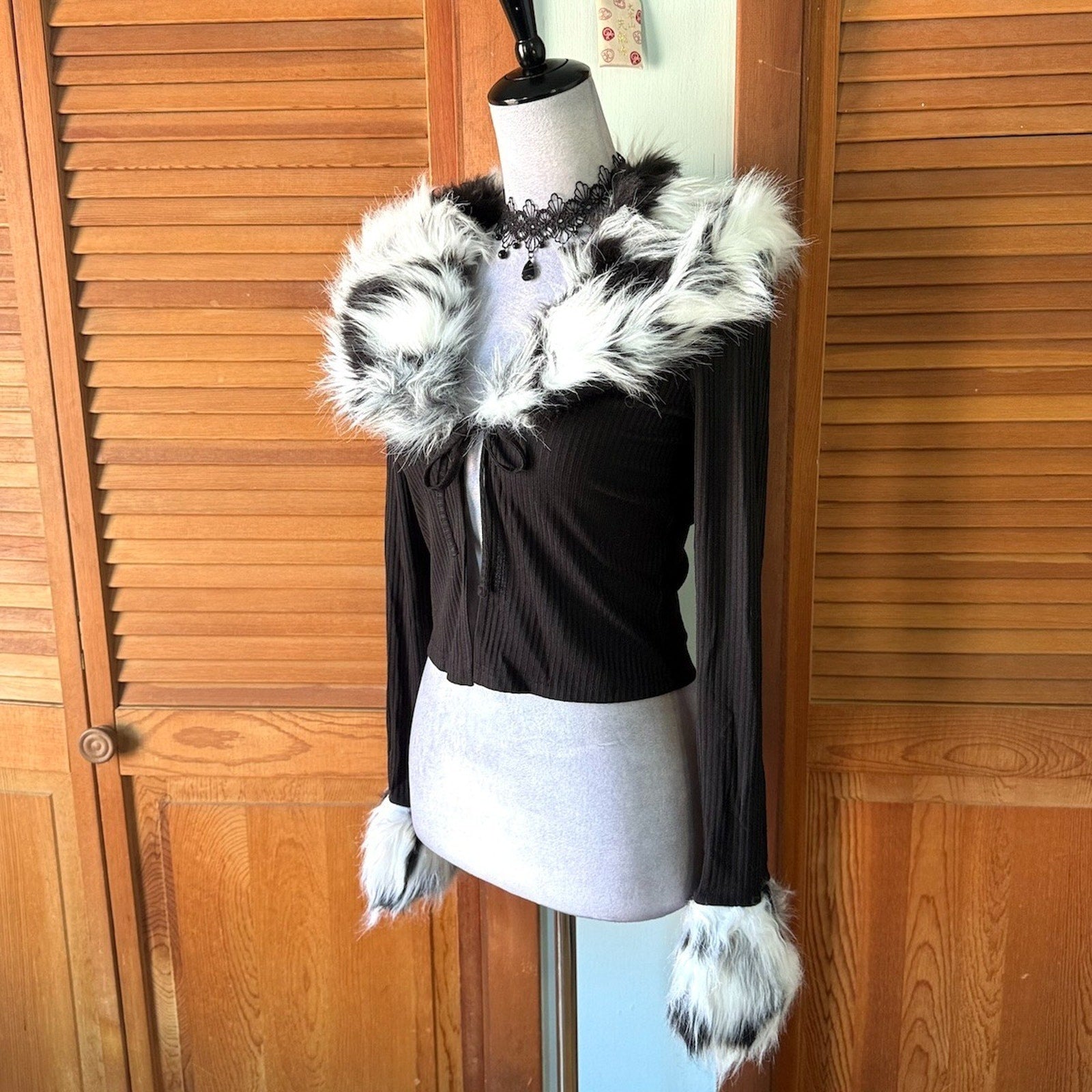 Jawbreaker Goth Punk Werewolf Mistress Faux Fur Collar & Cuffs Cardigan