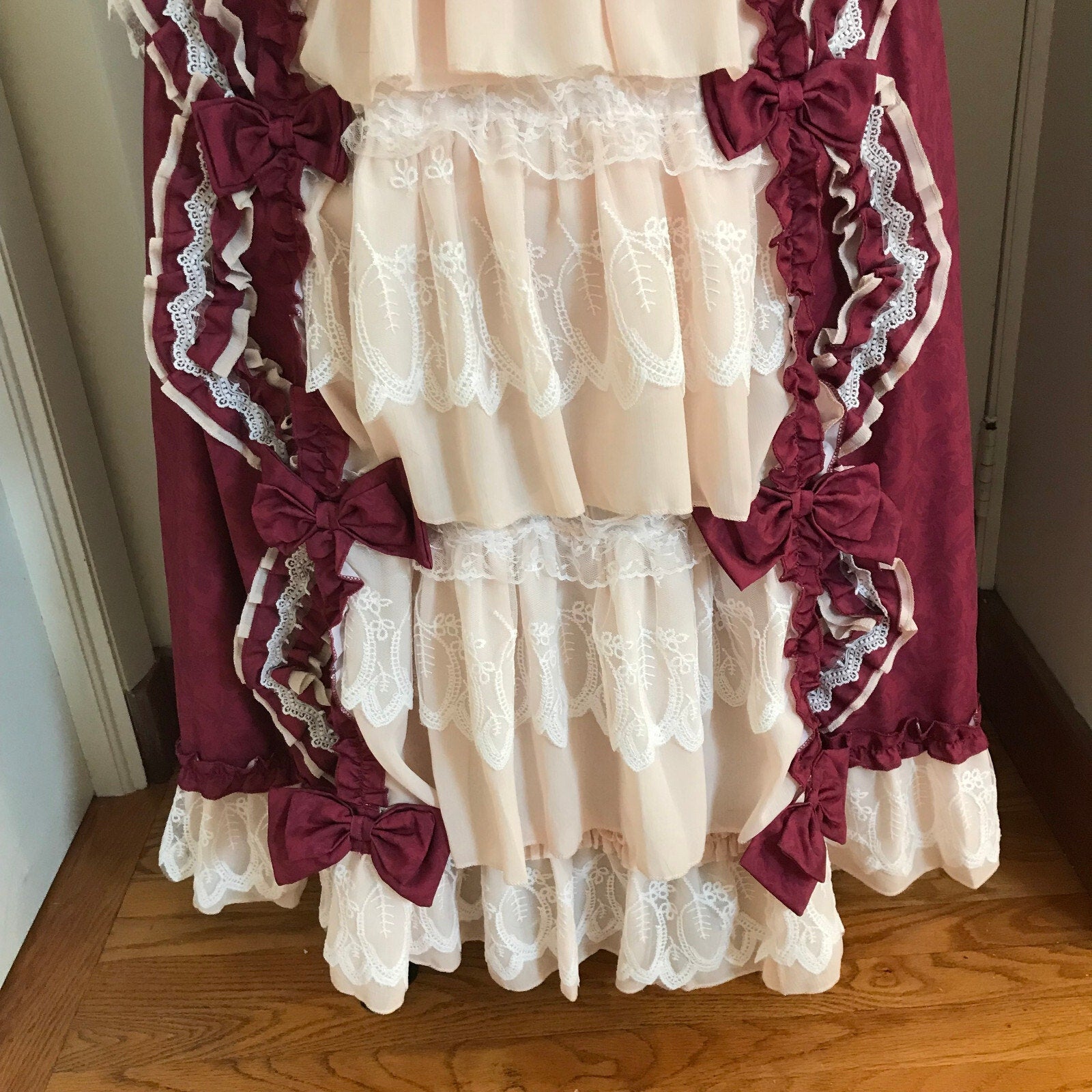 Gothic Victorian Lolita Anime Cosplay Burgundy Ivory Lace Bow Princess Gown
