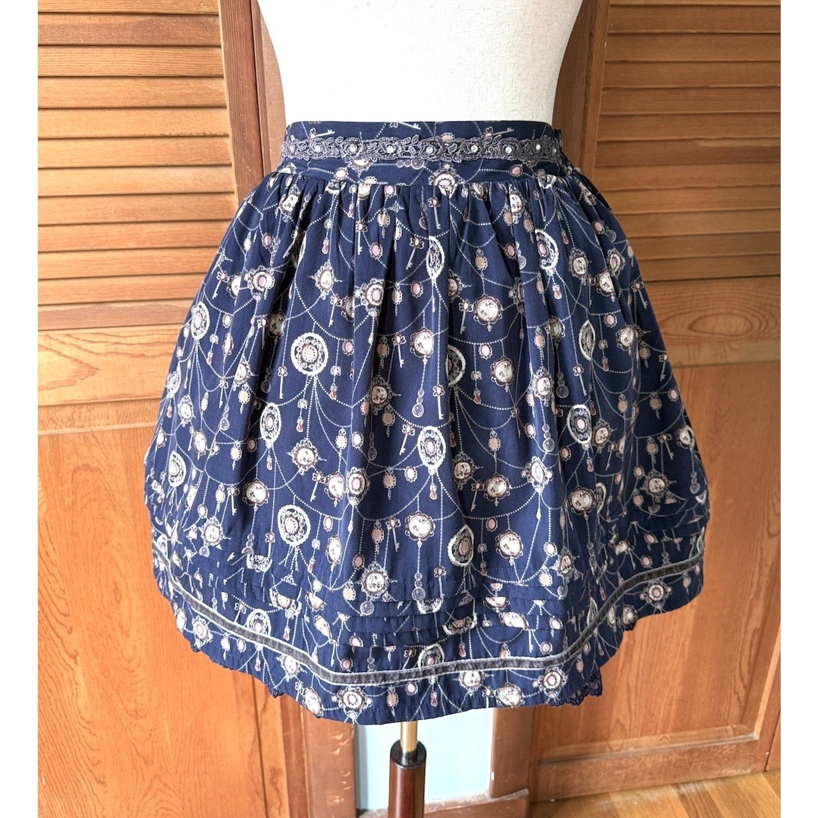 Axes Femme Lolita EGL Victorian Kawaii Dollcore Dark Blue Medallion Skirt M