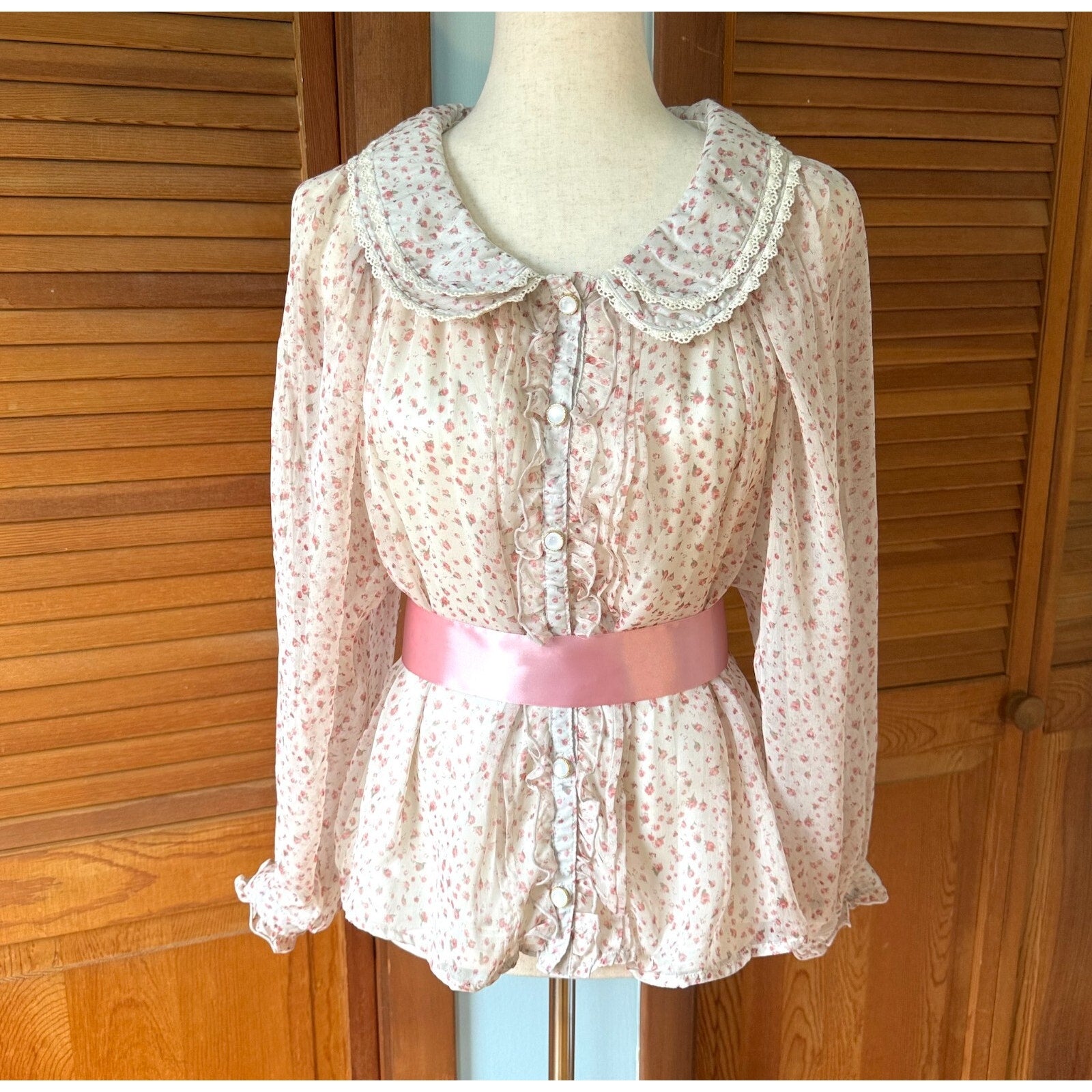 Whimsigoth Victorian J-fashion Lolita Jirai Ivory Pink Rose Wide Collar Shirt M