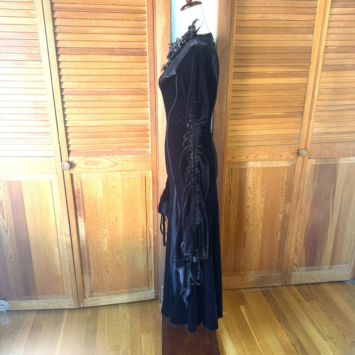 Devil Fashion Gothic Victorian Vampire Cruel Mistress Black Velvet Gown