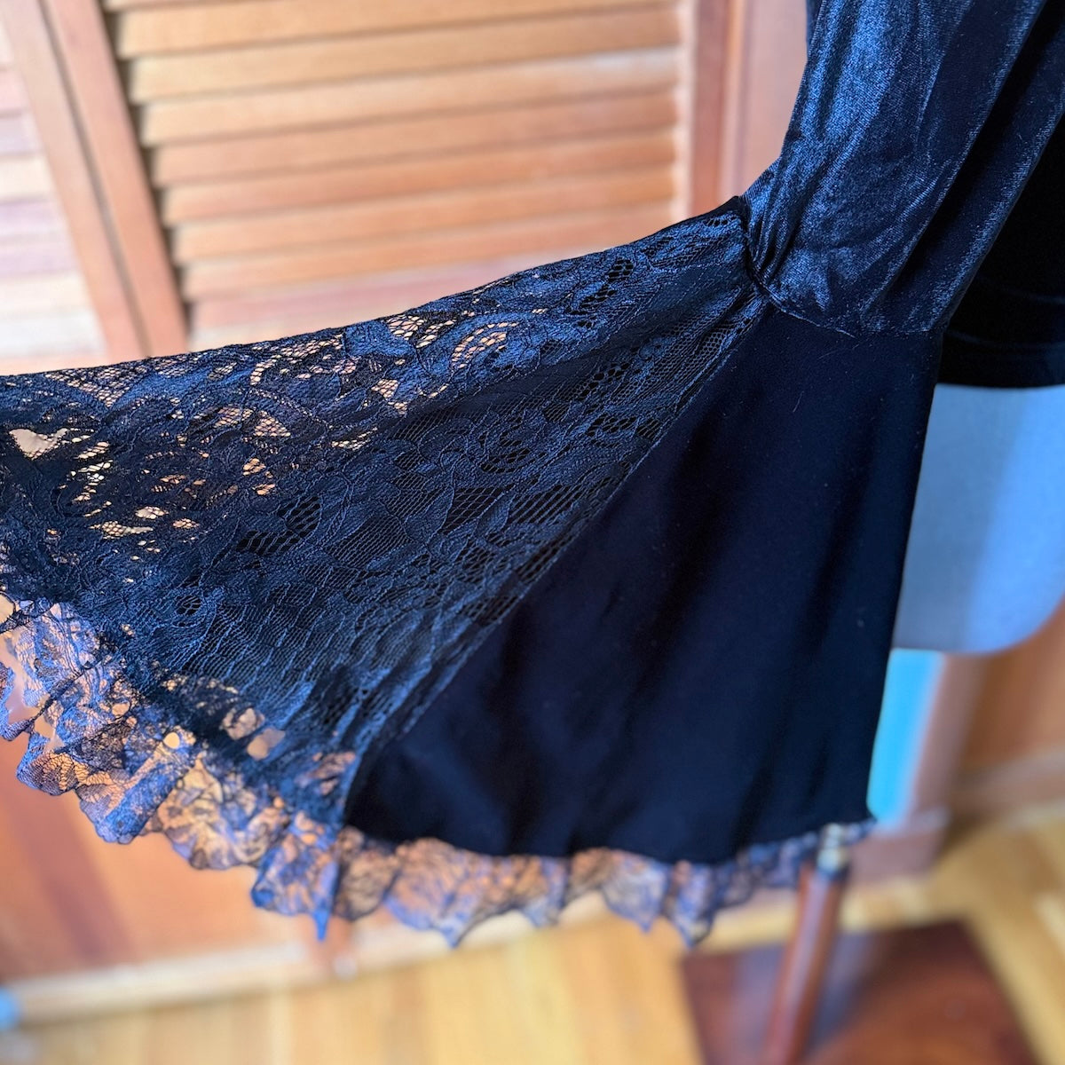 Dark in Love Victorian Vkei Velvet & Lace Belle Sleeve Lace-Up Front Top