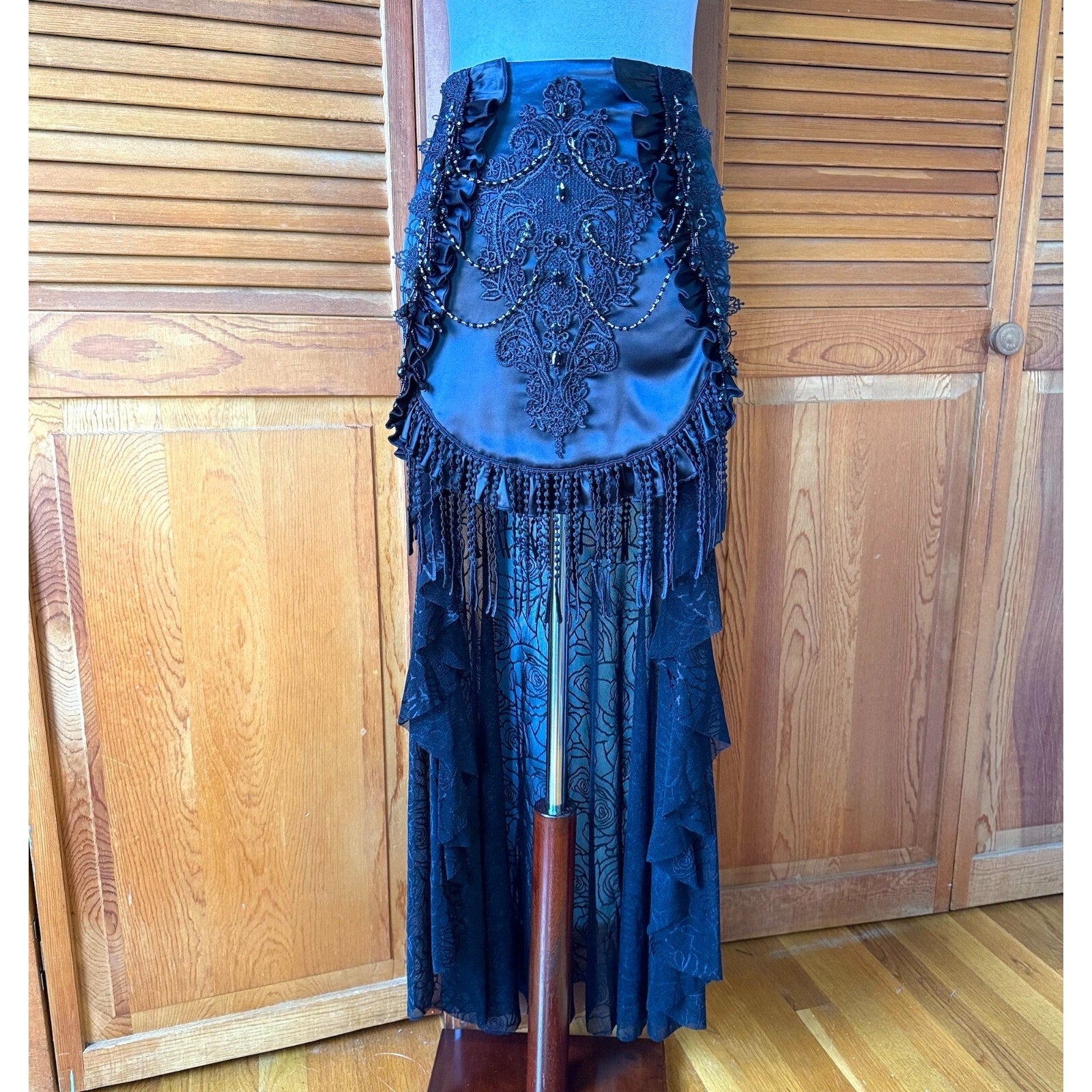 Devil Fashion Gothic Victorian Vkei High-Low Satin Bound by You Chain Skirt