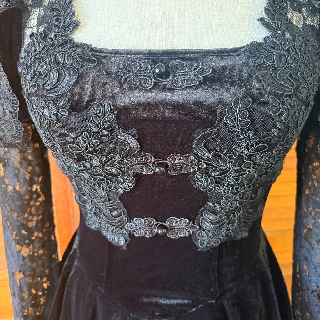 Dark In Love Gothic Victorian Lolita Princess Romantic Black Velvet Dress