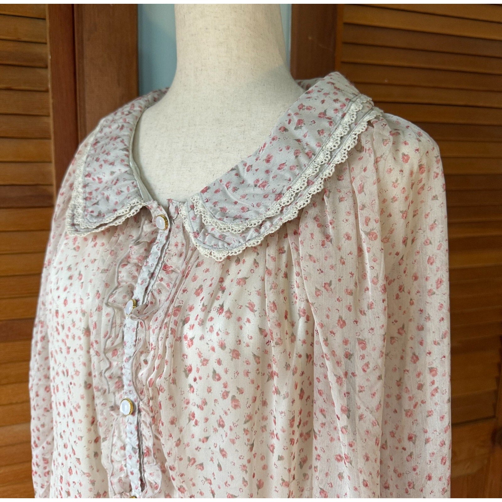 Whimsigoth Victorian J-fashion Lolita Jirai Ivory Pink Rose Wide Collar Shirt M