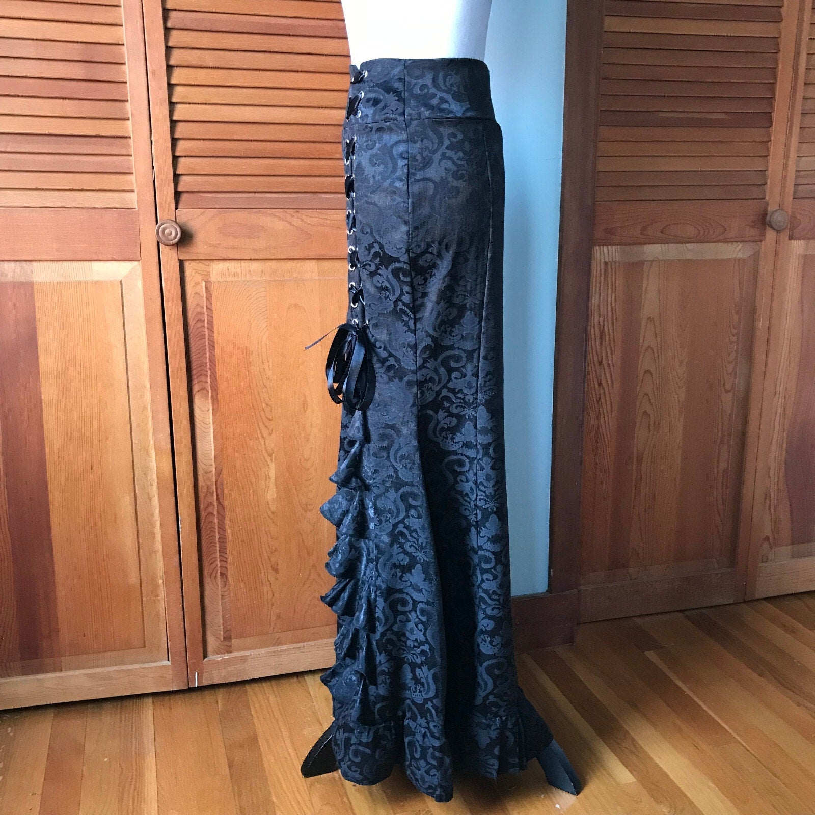 Gothic Victorian Visual Kei Night-Bound Jacquard Lace-Up Ruffle Mermaid Skirt