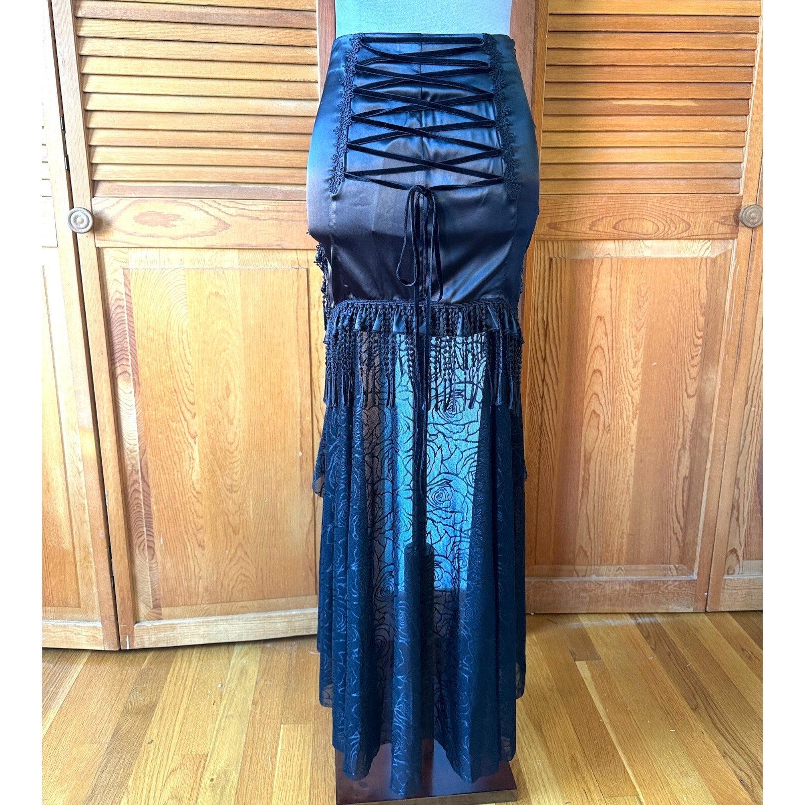 Devil Fashion Gothic Victorian Vkei High-Low Satin Bound by You Chain Skirt