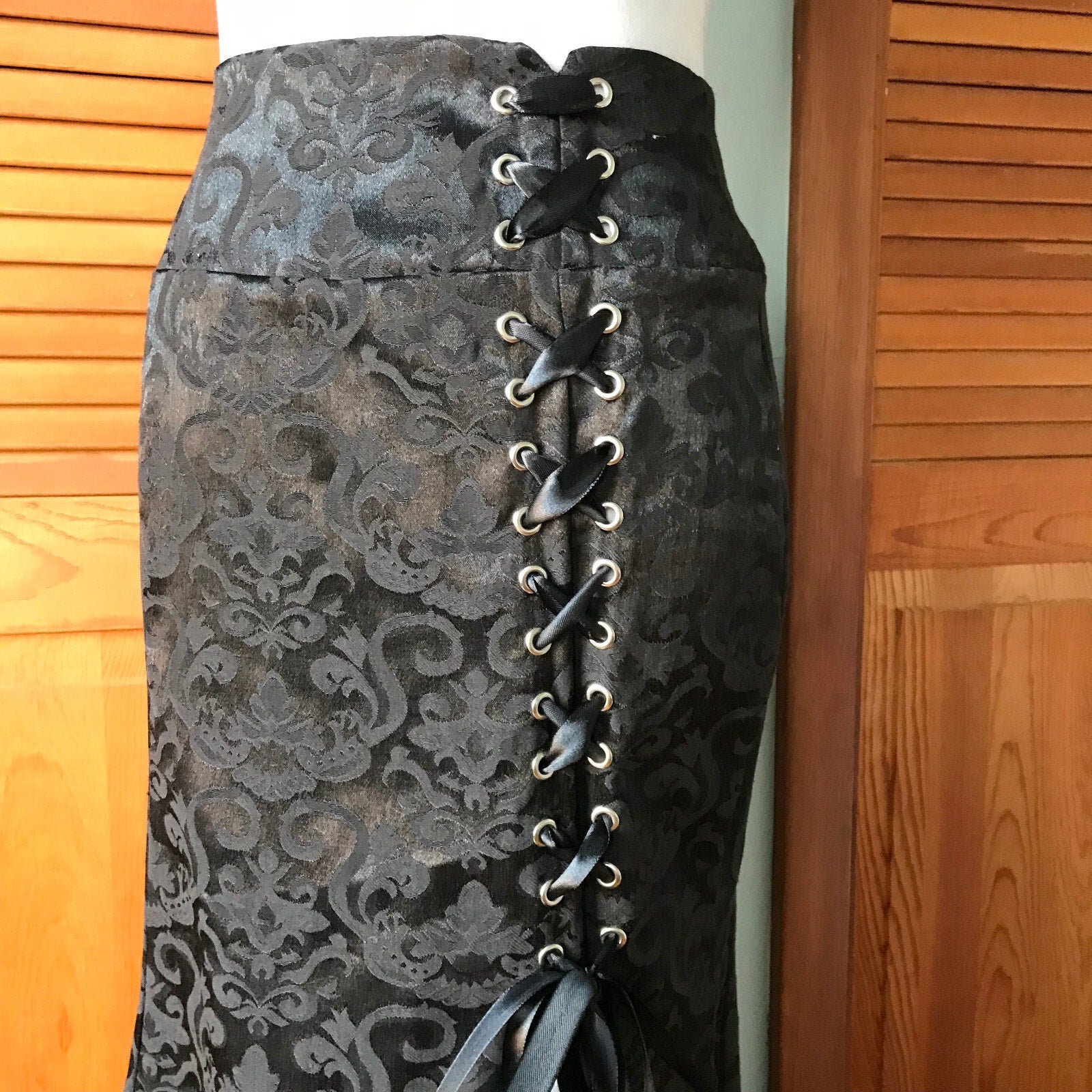 Gothic Victorian Visual Kei Night-Bound Jacquard Lace-Up Ruffle Mermaid Skirt