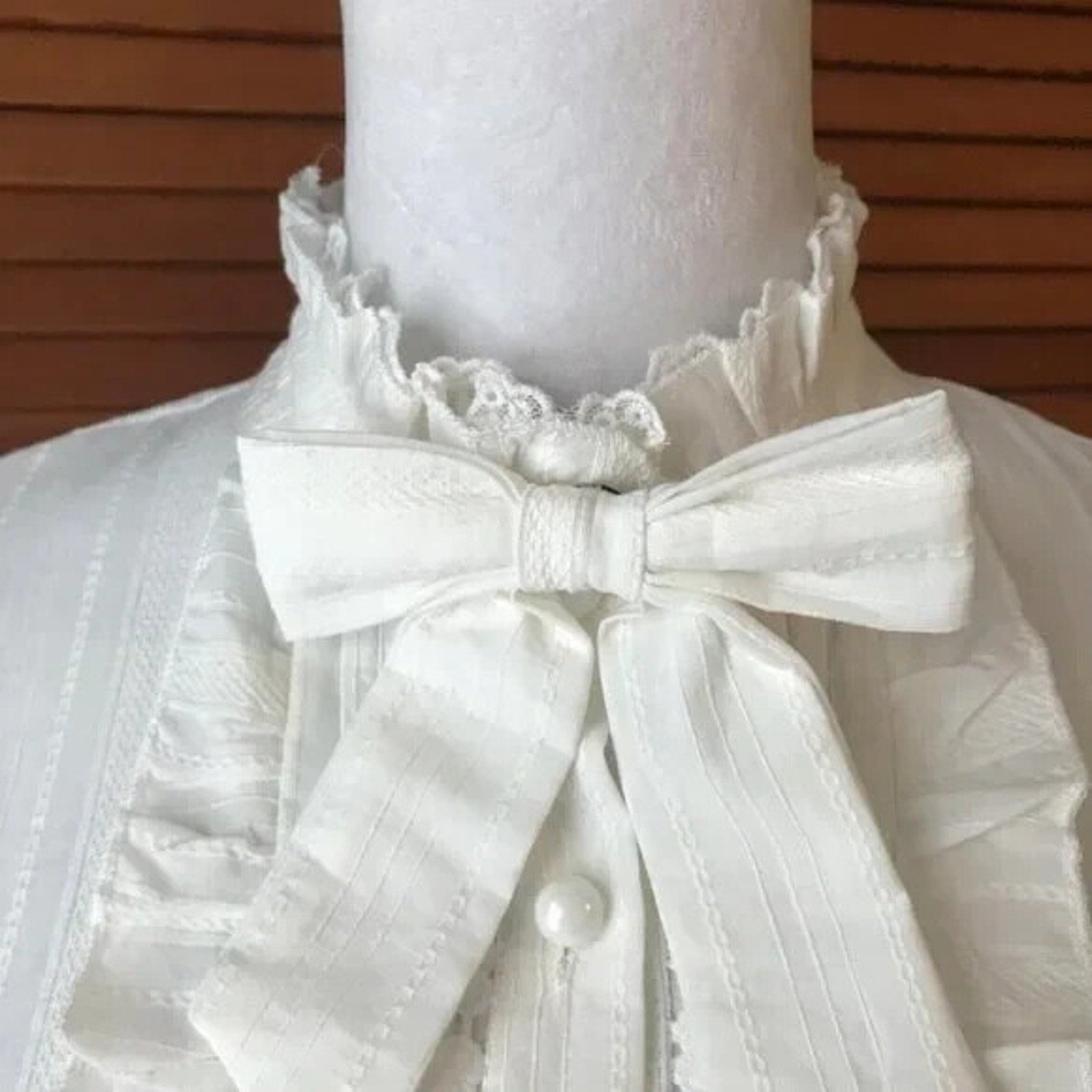 Gothic Lolita Victorian Ivory White Heart Trim Lace Up Sleeves Shirt w/ Bow L