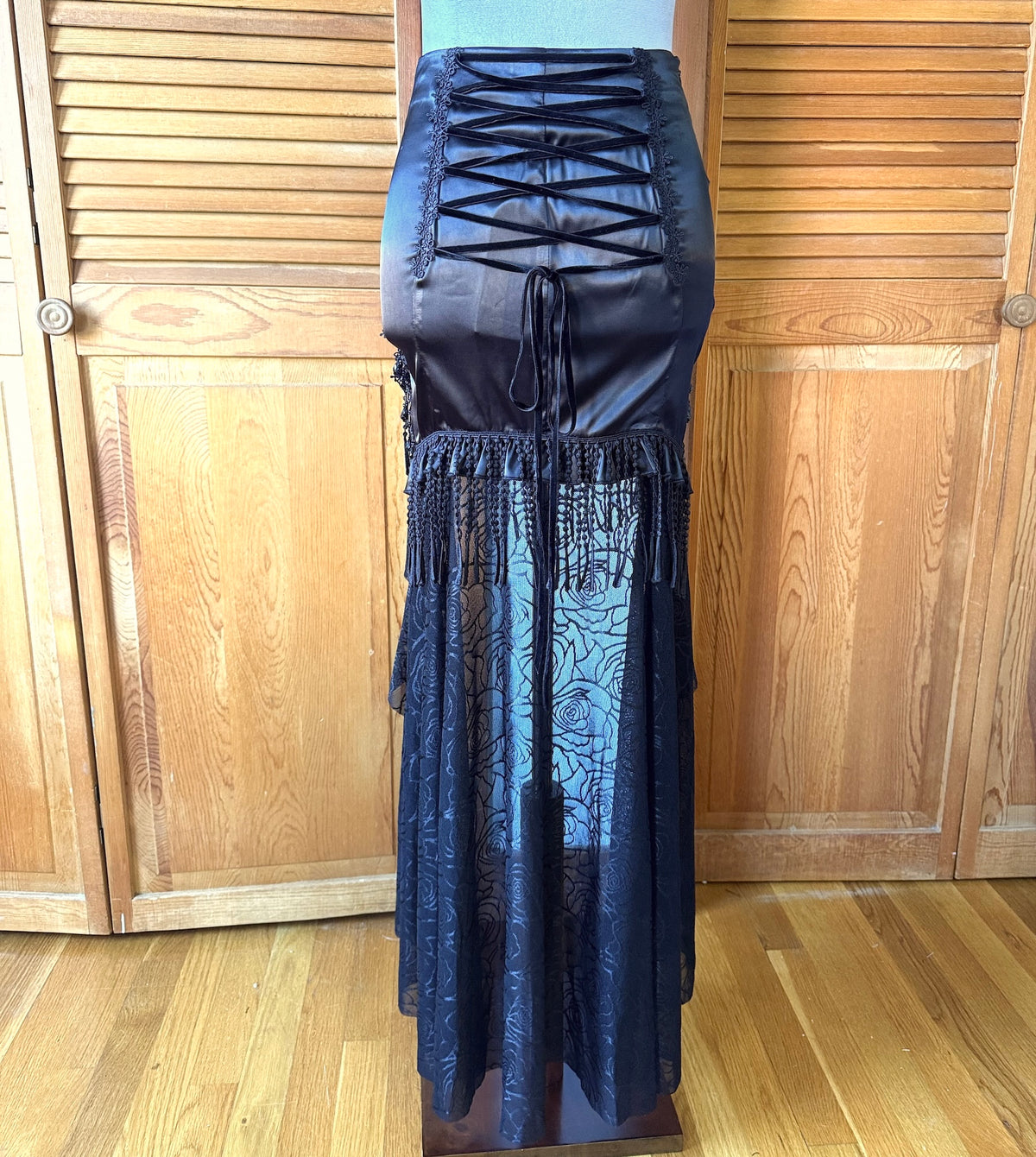 Devil Fashion Gothic Victorian Vkei High-Low Satin Bound by You Chain Skirt