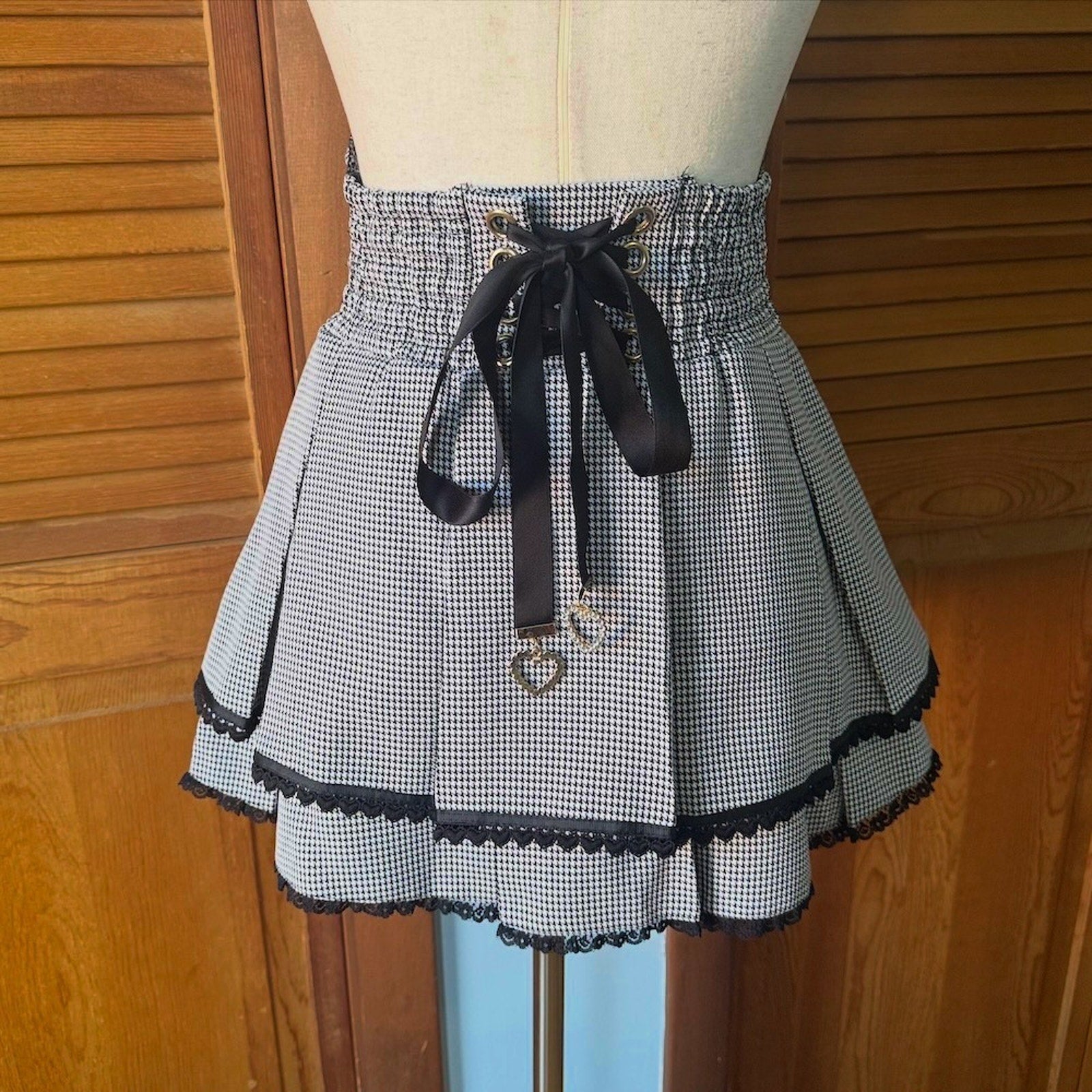 J-Fashion Jirai Kei Gyaru Heart & Buckle Black White Mini Skirt Skort