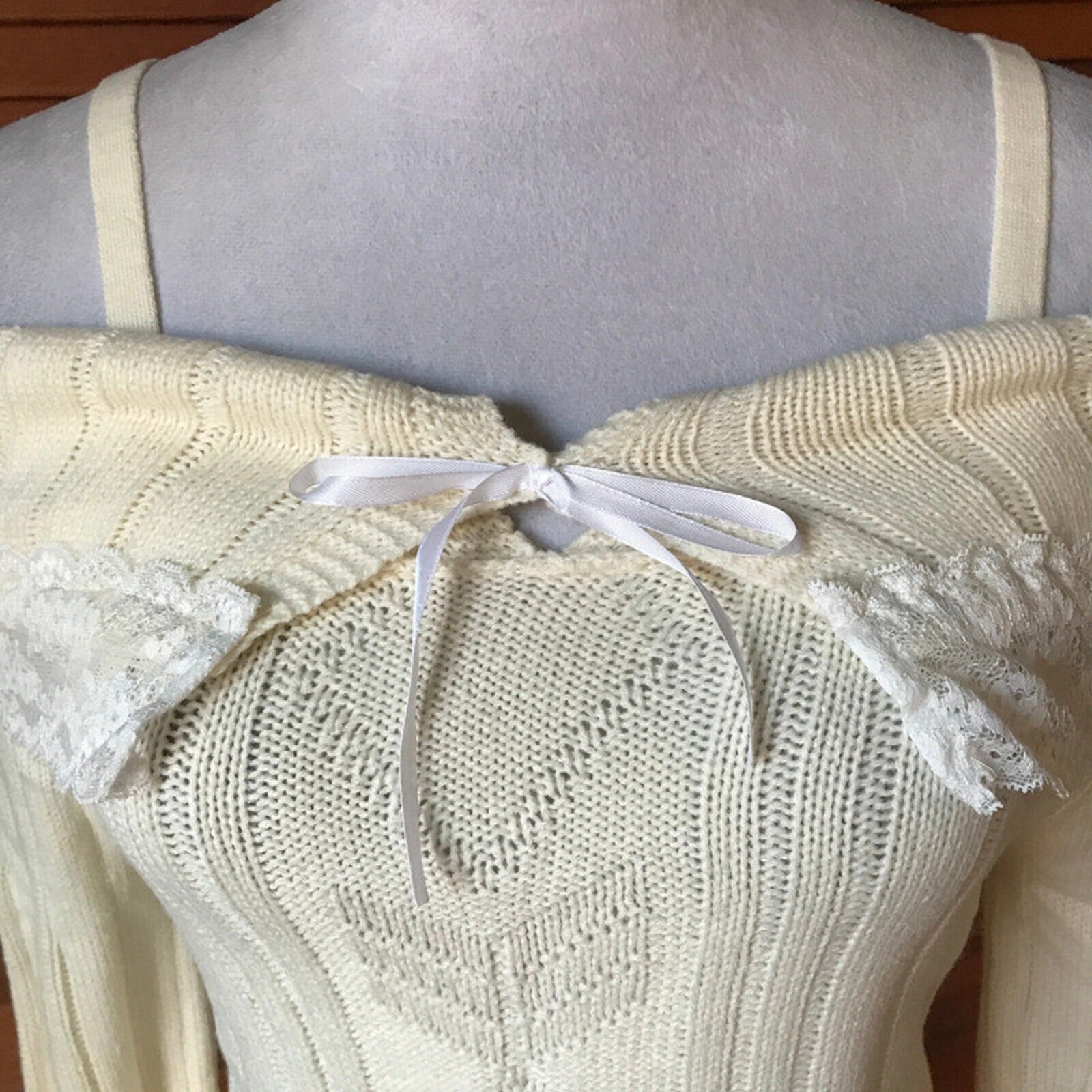 Victorian Lolita Kawaii J-fashion Ivory Fold-Over White Lace Sweater