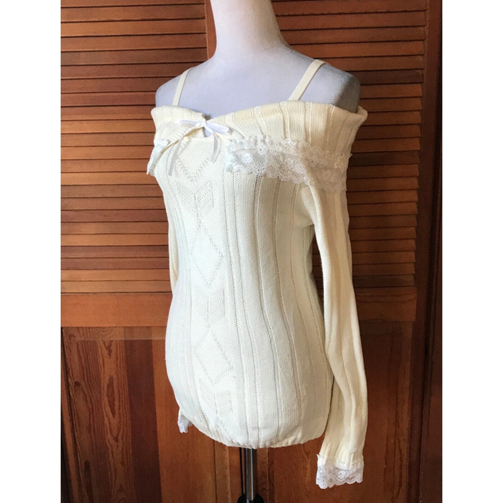 Victorian Lolita Kawaii J-fashion Ivory Fold-Over White Lace Sweater