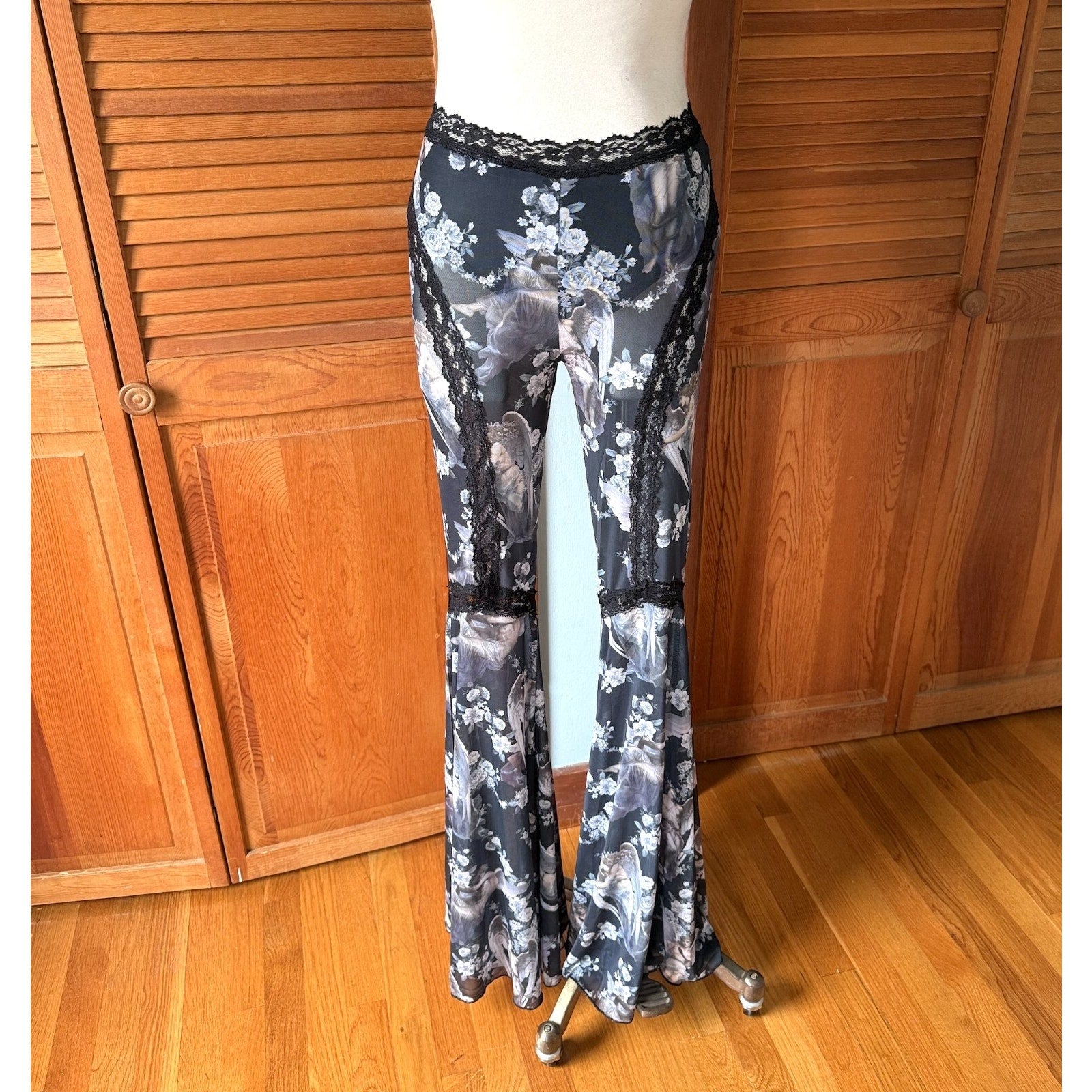Dolls Kill Gothic Victorian Come My Sweet Angle Flower Lace Flares Leggings