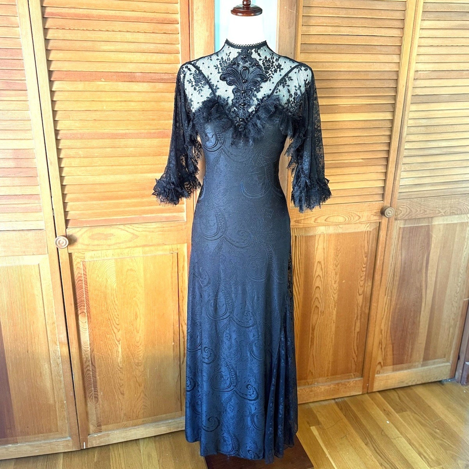 Devil Fashion Gothic Victorian 1930s 'Birds of a Feather' Lace Maxi Gown Dress