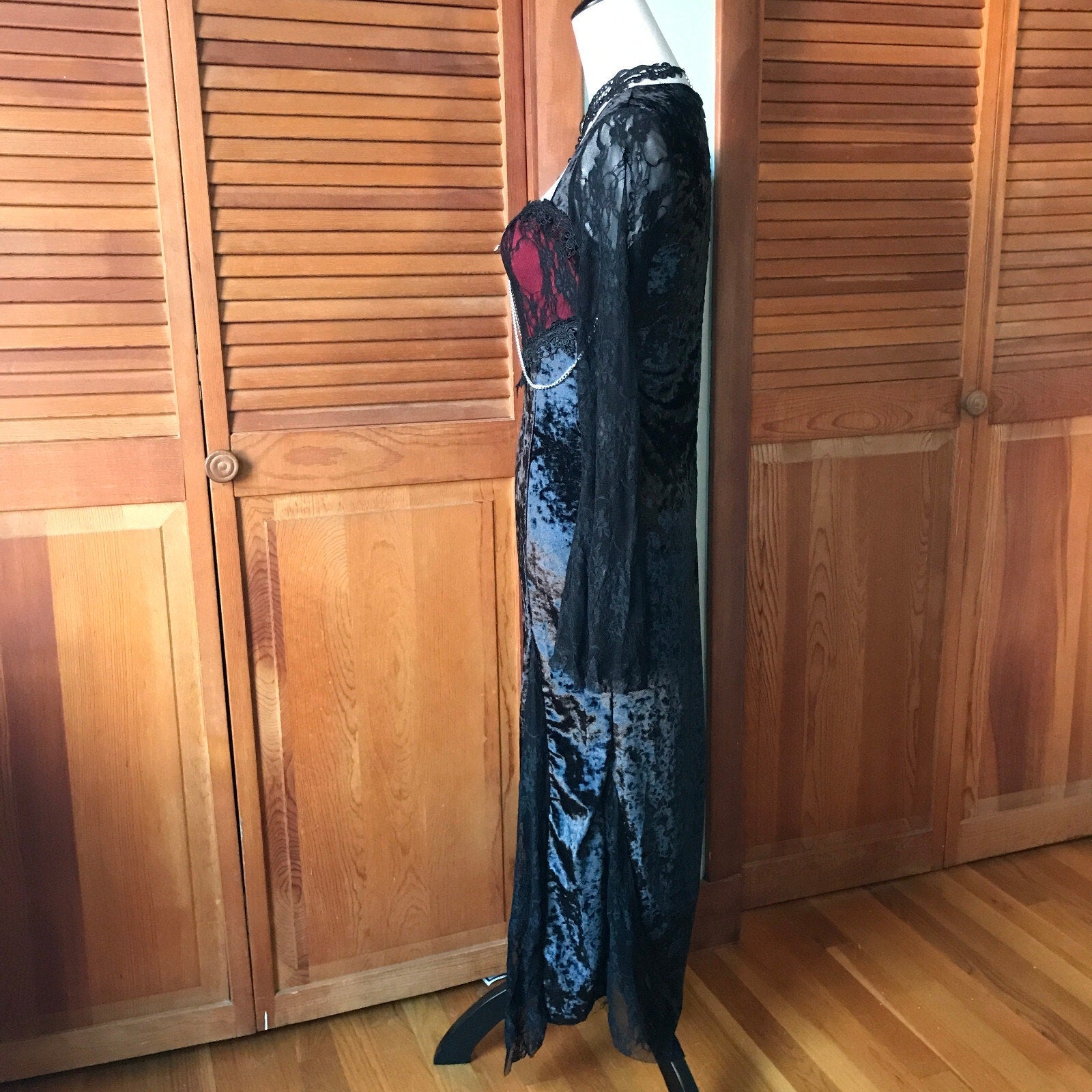 Gothic Victorian Scarlet Dreams Black Velvet & Lace Chain Cross Gown Dress