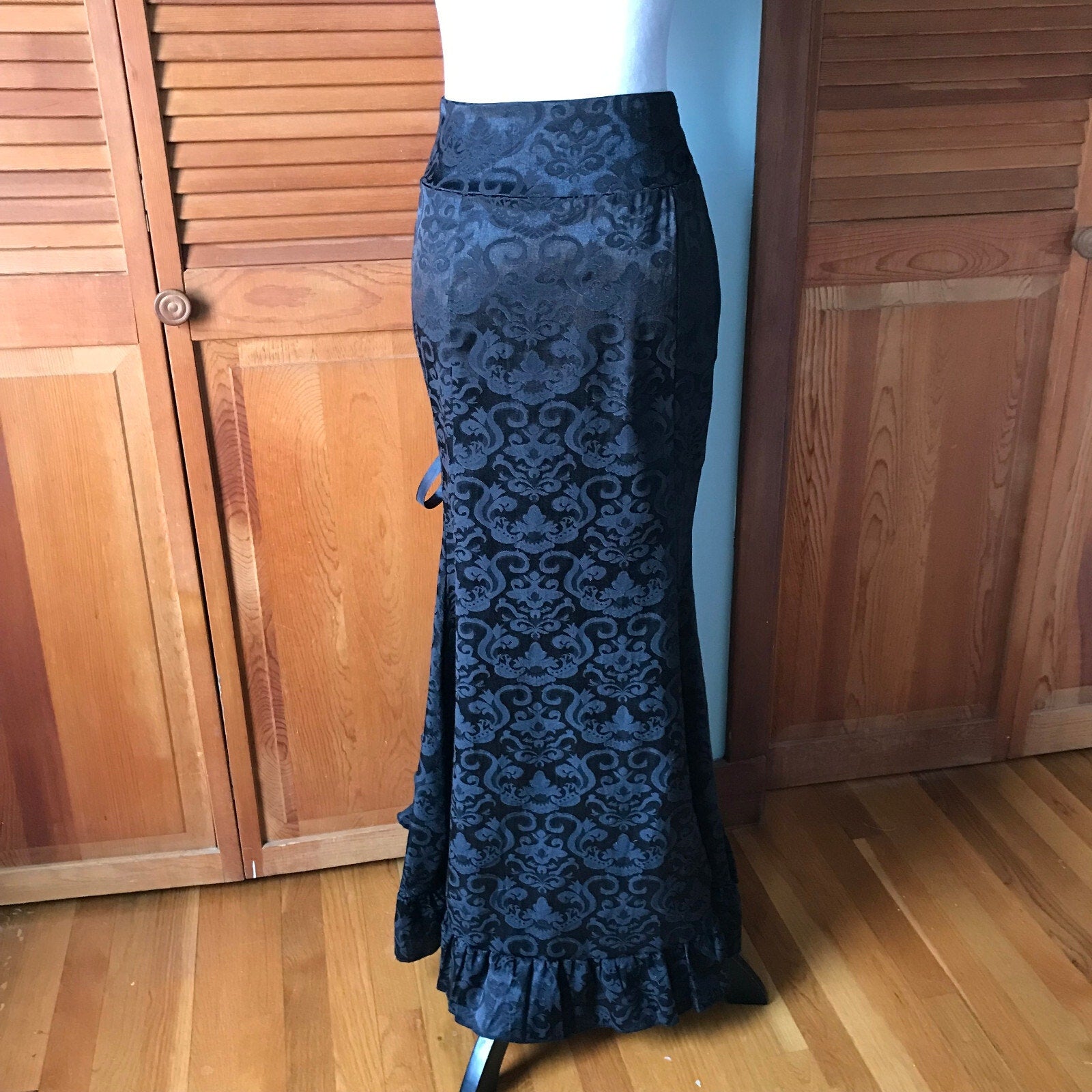 Gothic Victorian Visual Kei Night-Bound Jacquard Lace-Up Ruffle Mermaid Skirt
