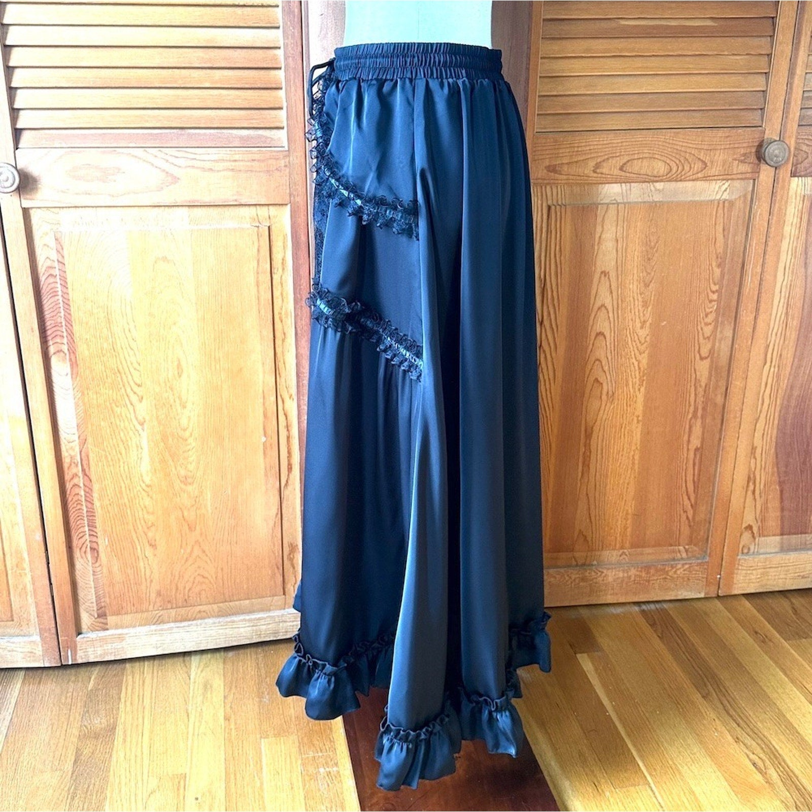 Dark in Love Gothic Victorian Vampire Vkei Black Lace & Ruffle Skirt M-XL