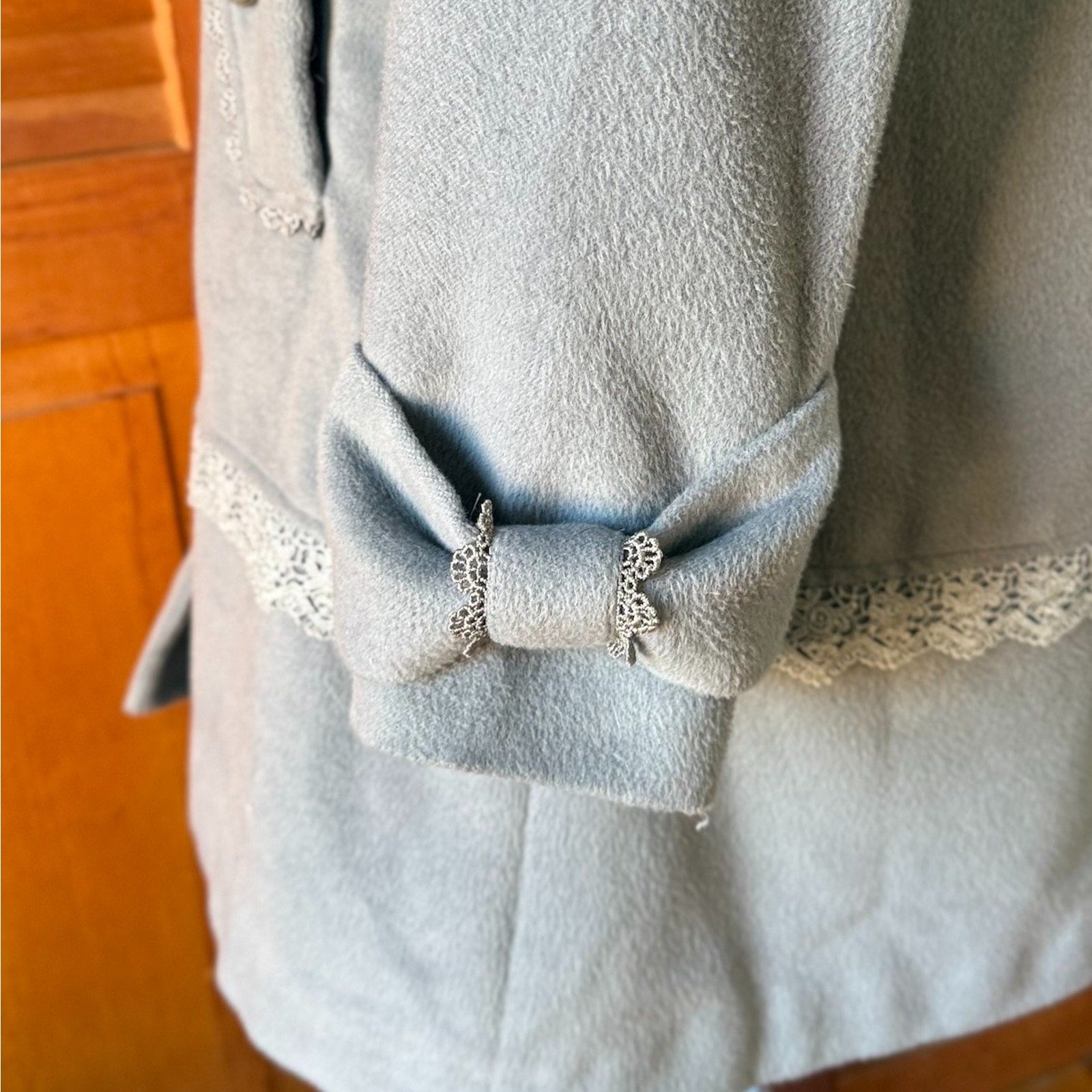 J-Fashion Axes Femme Kawaii Dollcore Gray Sea Foam Faux Fur Collar Jacket M