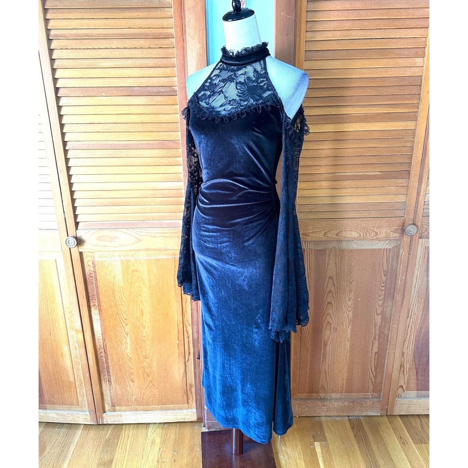 Gothic Victorian Dark Flirtation Velvet & Lace Cold Shoulder Morticia Dress