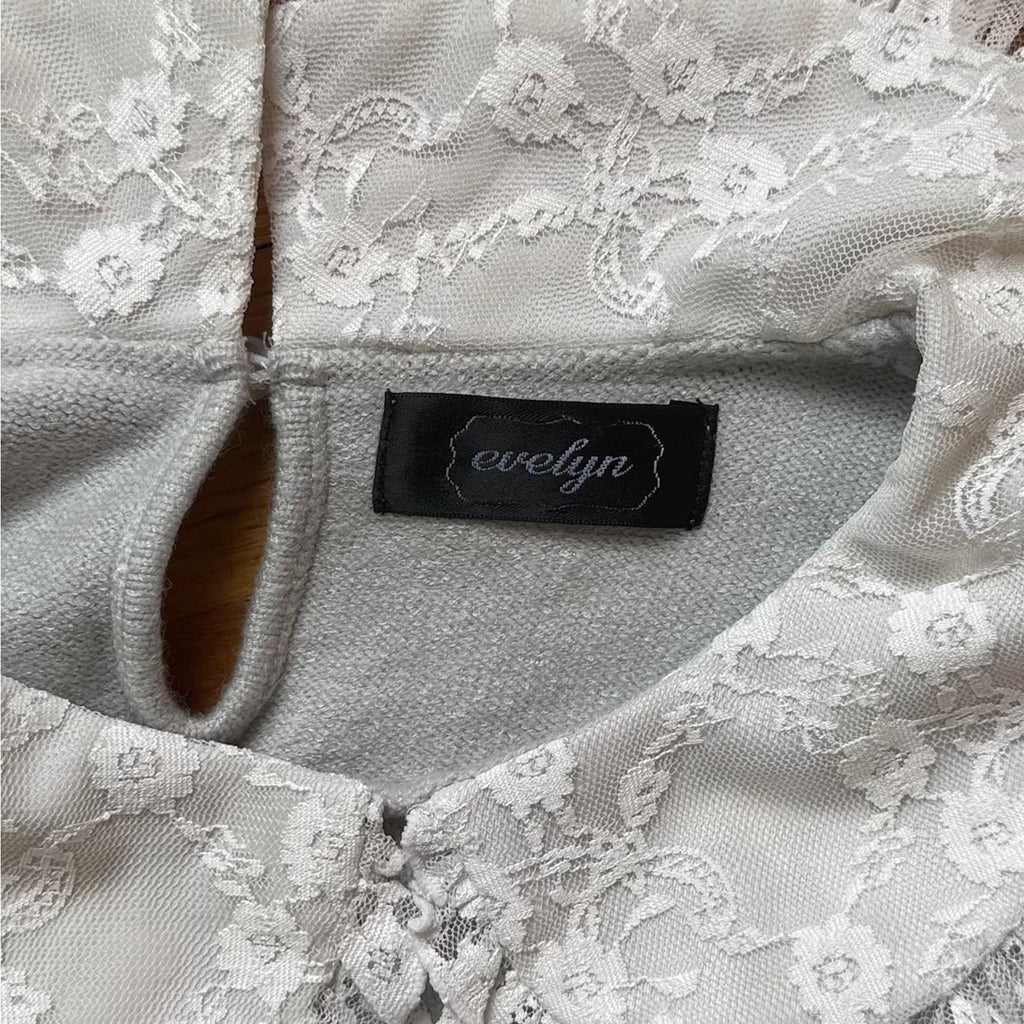 Evelyn J-Fashion Gyaru Jirai Coquette Cropped Gray & White Lace Sweater Top S