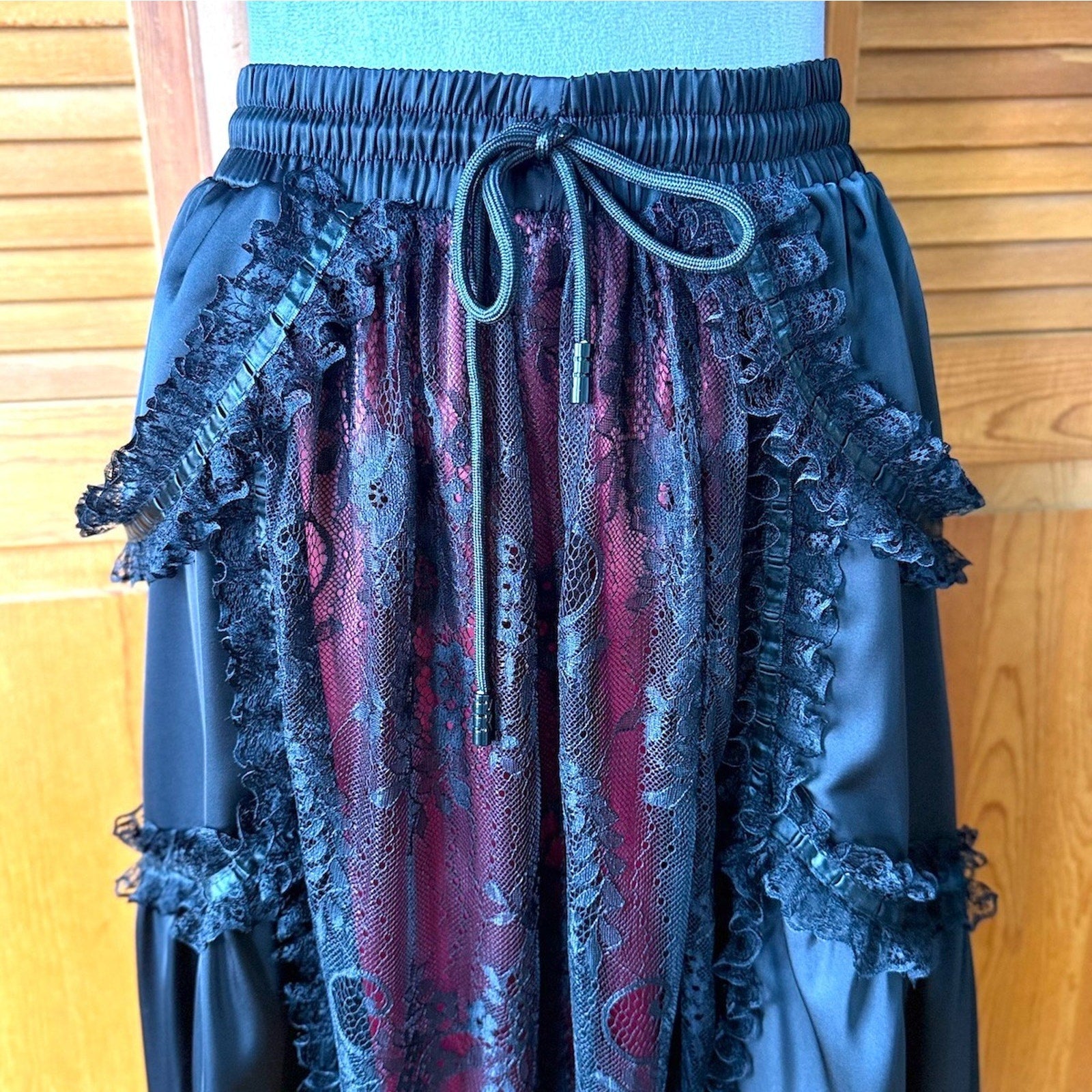 Dark in Love Gothic Victorian Vampire Vkei Black & Red Satin Ruffle Lace Skirt