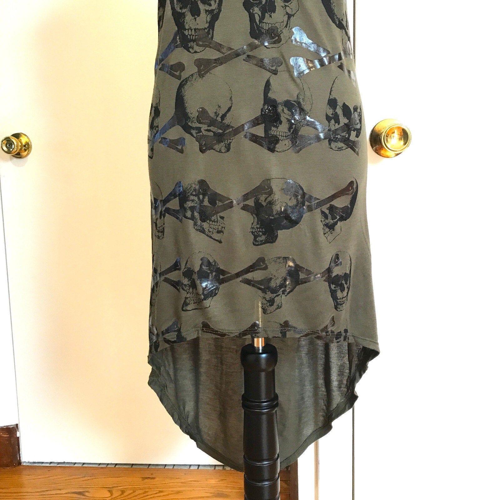 Tomb Raider Hi-Lo Goth Punk Steampunk Skull Crossbones Army Green Tunic Top S