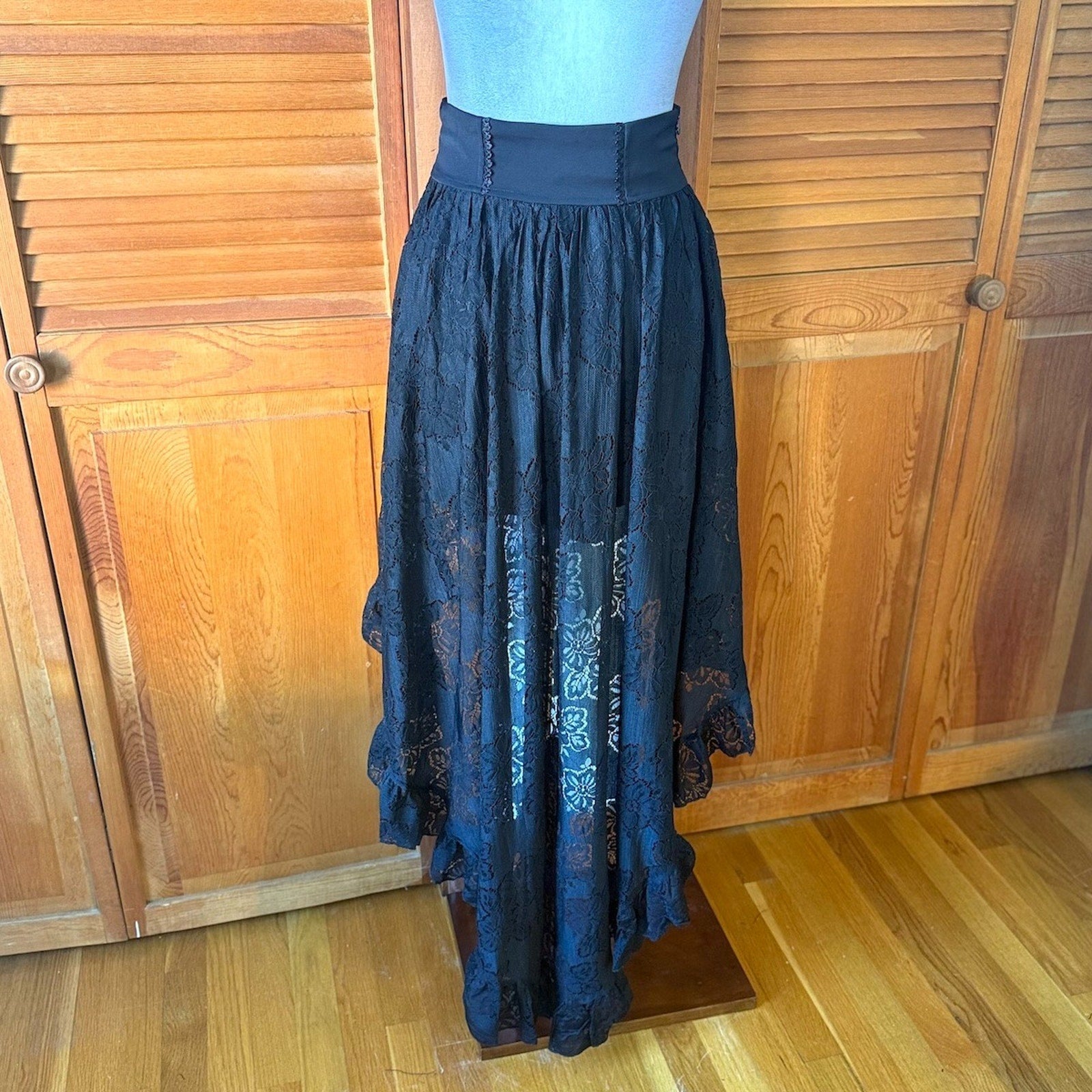 Dark in Love Gothic Victorian Vampire Vkei Black Lace Garter & Buckle Skirt