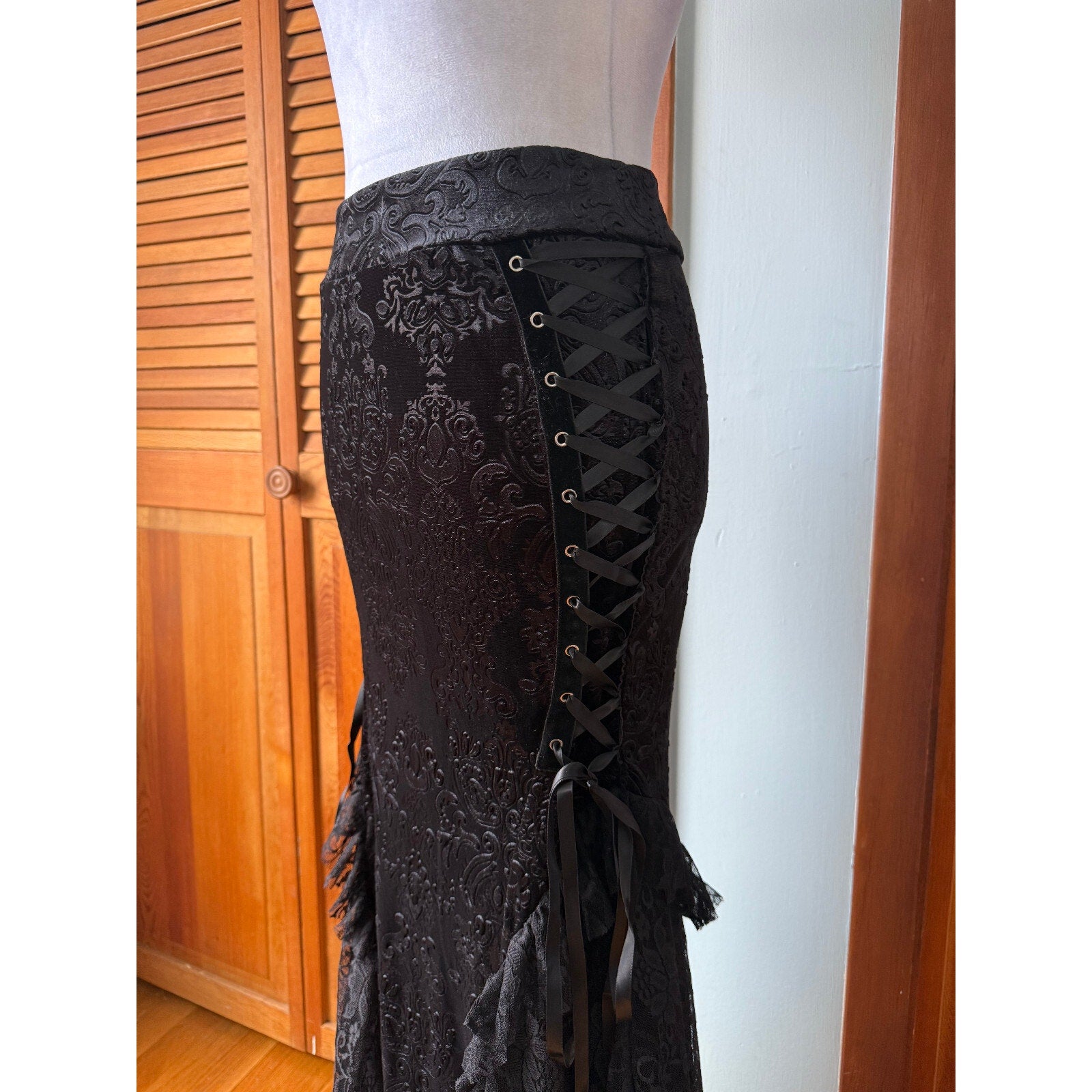 Gothic Victorian Vkei Velvet Eden Black Damask Velvet Lace-Up Ruffle Skirt