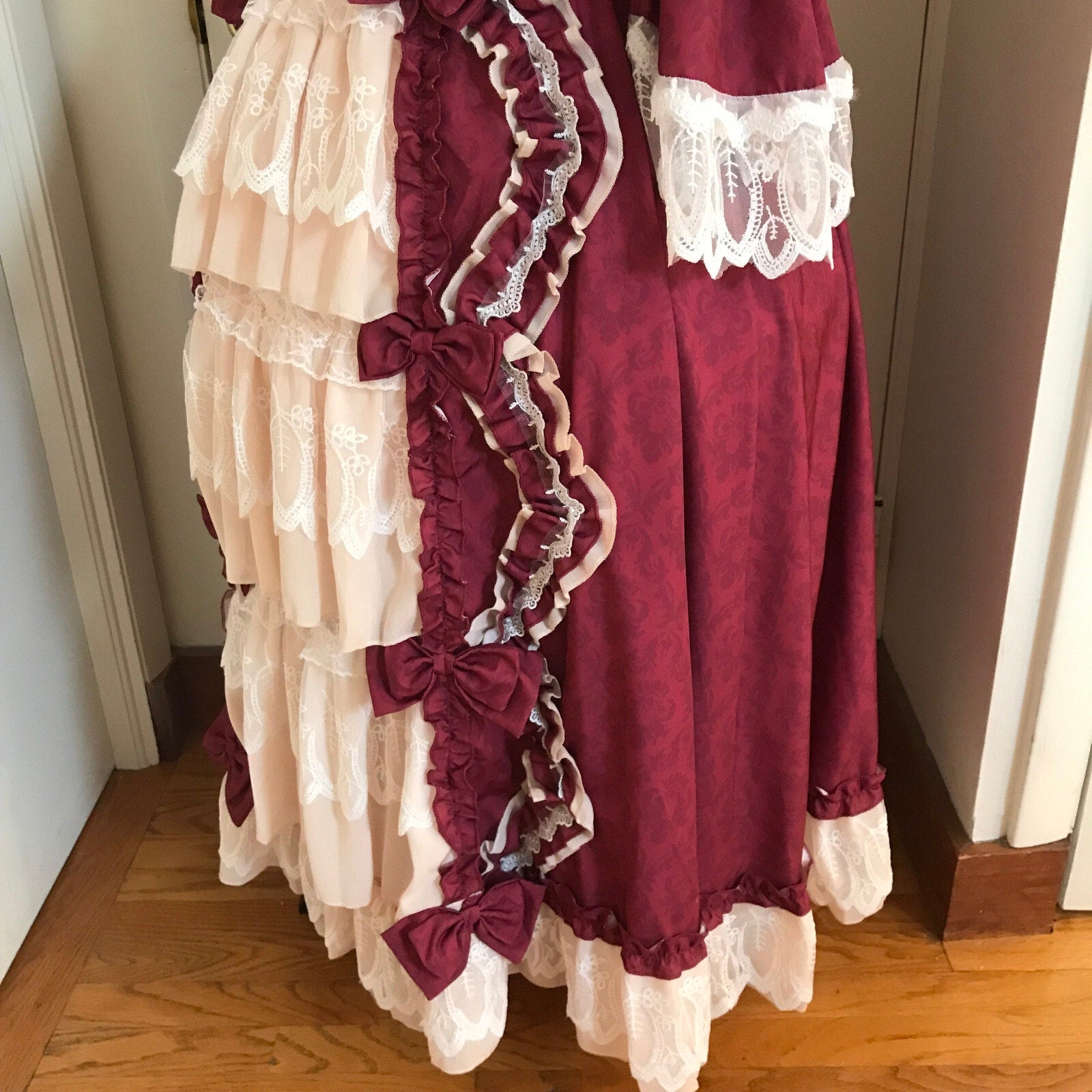 Gothic Victorian Lolita Anime Cosplay Burgundy Ivory Lace Bow Princess Gown