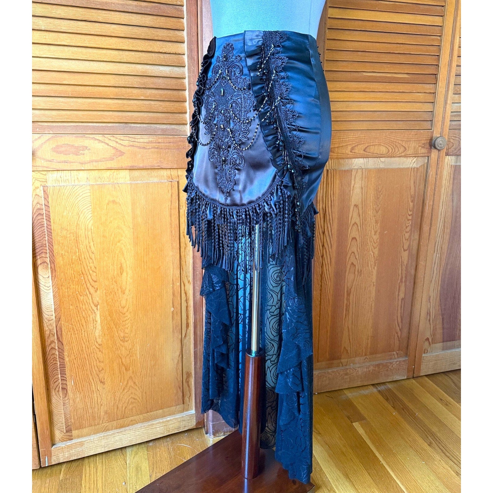 Devil Fashion Gothic Victorian Vkei High-Low Satin Bound by You Chain Skirt