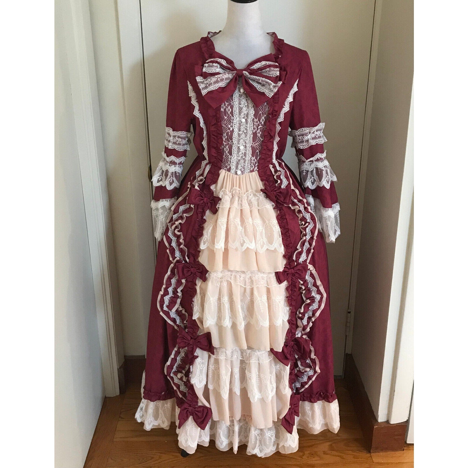 Gothic Victorian Lolita Anime Cosplay Burgundy Ivory Lace Bow Princess Gown