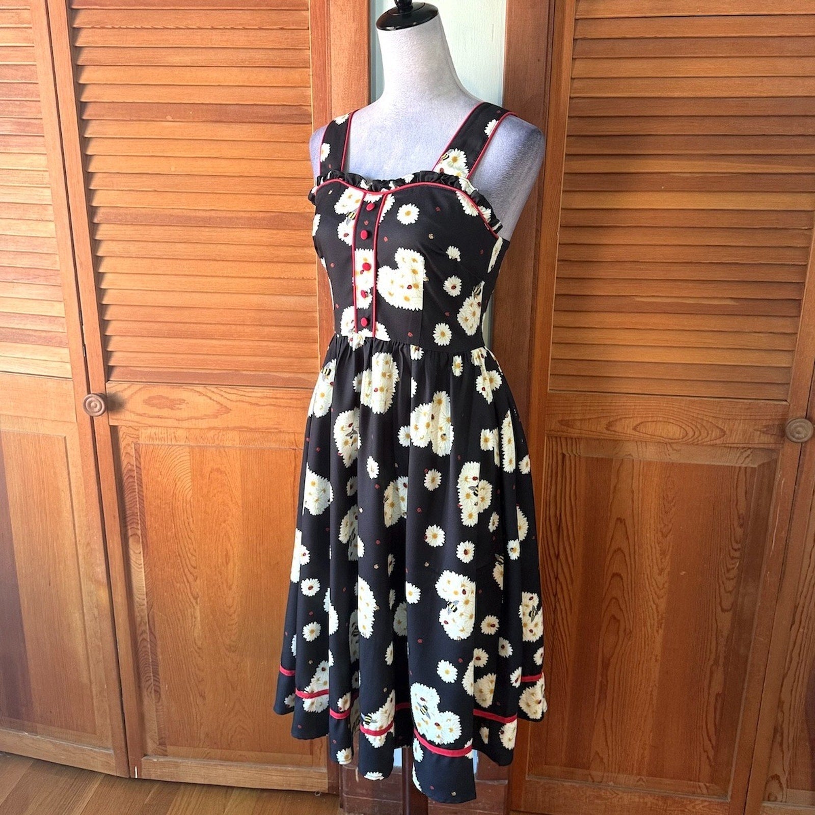 Voodoo Vixen EGL Lolita Dollcore Retro Daisy Heart Bee Black JSK Dress