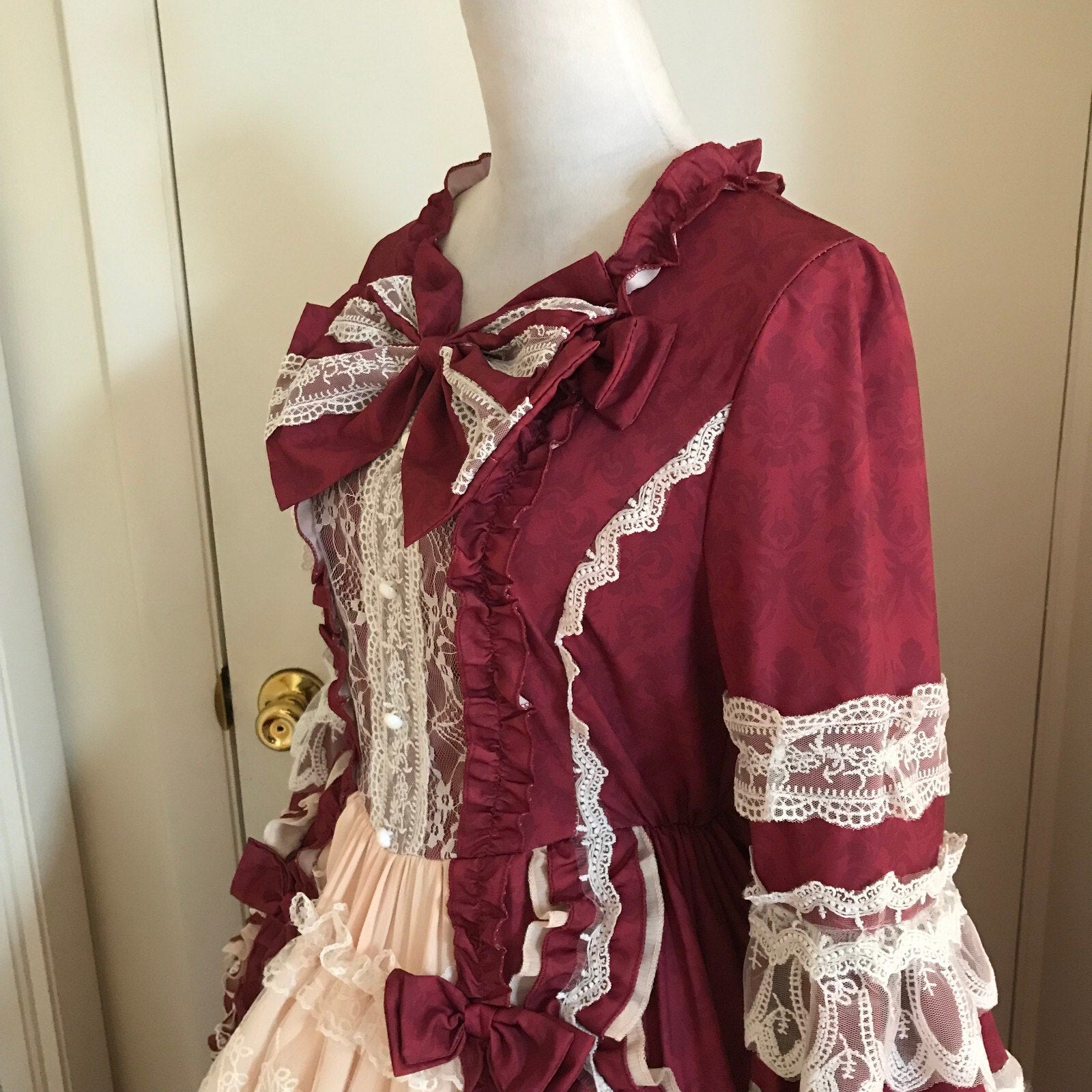 Gothic Victorian Lolita Anime Cosplay Burgundy Ivory Lace Bow Princess Gown